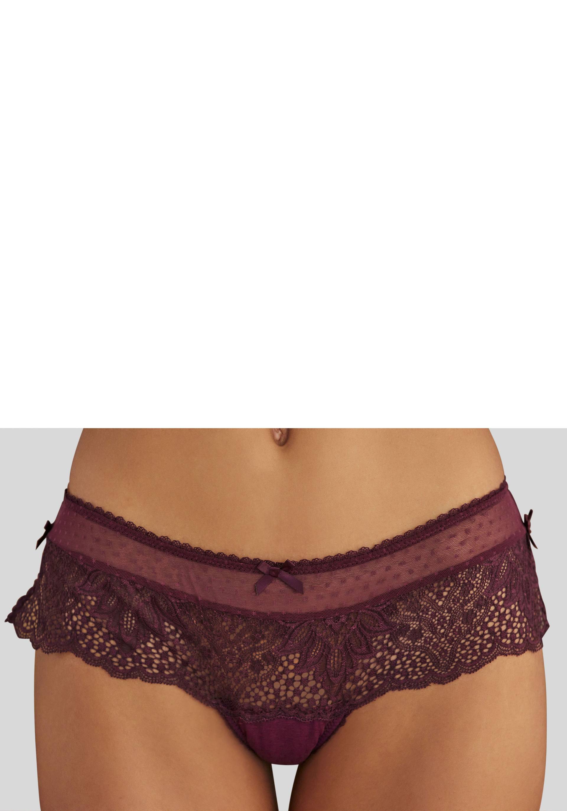 Vivance Stringpanty, aus extravaganter Spitze mit seitlichen Schlitzen Vivance Stringpanty, aus extravaganter Spitze mit seitlichen Schlitzen von Vivance