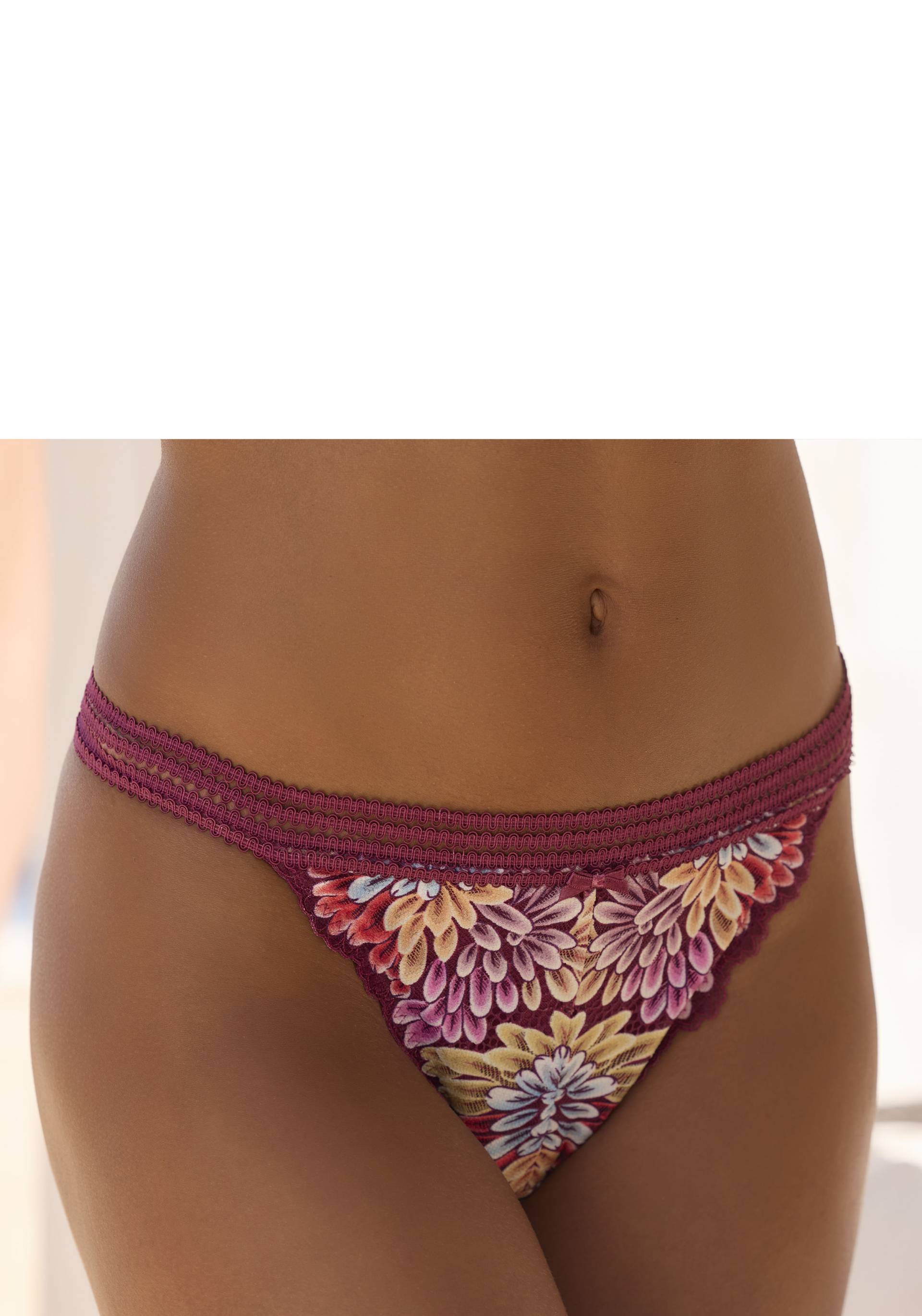 Vivance Tanga, aus bunter, blumiger Spitze mit hübschem Zierbund Vivance Tanga, aus bunter, blumiger Spitze mit hübschem Zierbund von Vivance