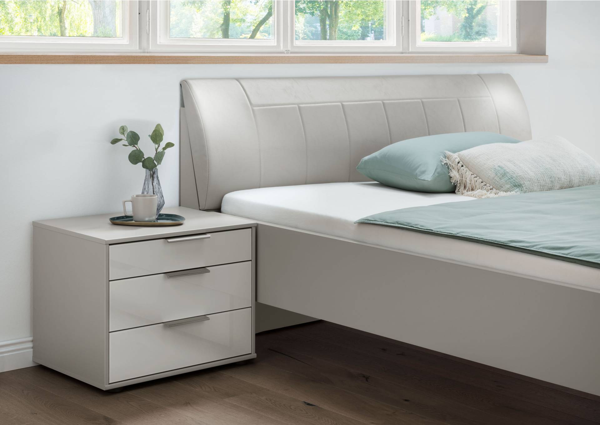 WIEMANN Nachtkonsole »Monaco, Made in Germany, in erstklassiger Qualität,«, mit widerstandsfähiger Glasfront, vormontiert WIEMANN Nachtkonsole »Monaco, Made in Germany, in erstklassiger Qualität,«, mit widerstandsfähiger Glasfront, vormontiert von WIEMANN