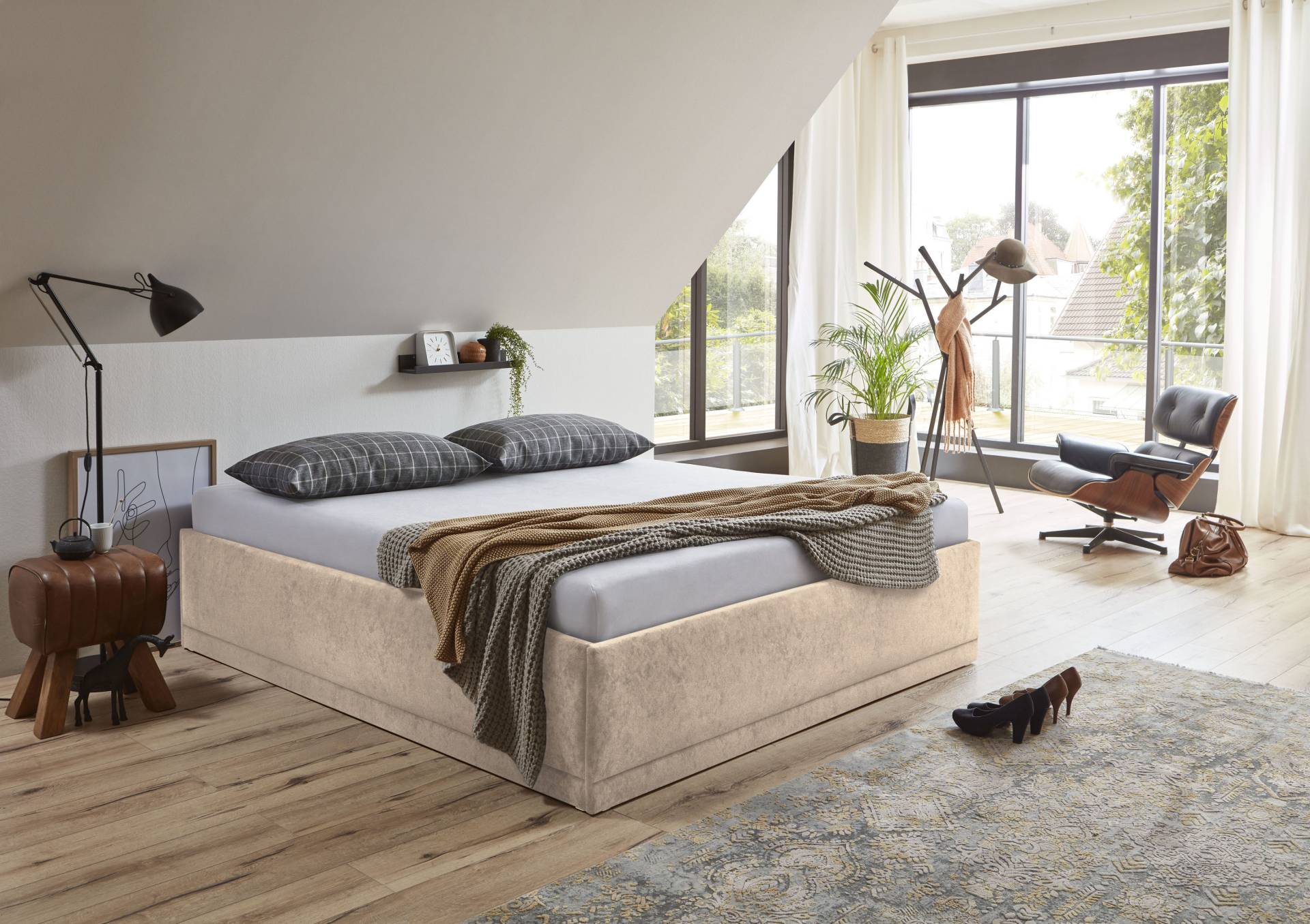 Westfalia Schlafkomfort Polsterbett »Texel«, Standardhöhe mit Zierkissen, Bettkasten bei Ausführung mit Matratze von Westfalia Schlafkomfort