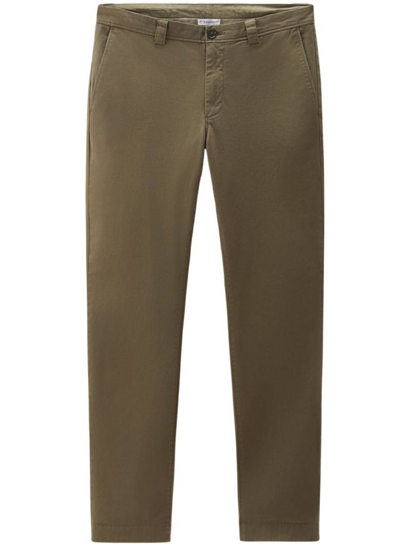 Woolrich logo-embroidered chinos - Green von Woolrich