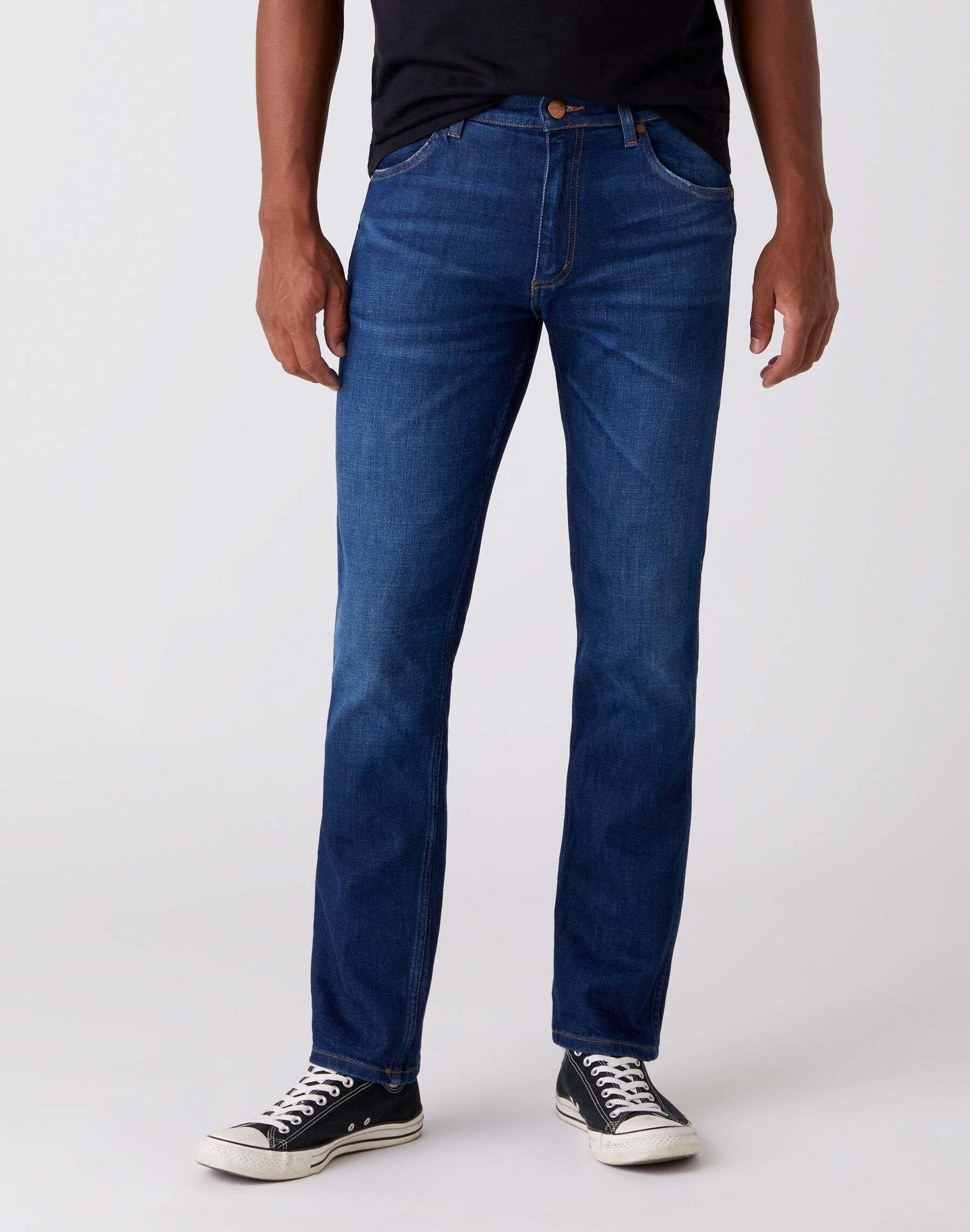 Jeans Straight Leg Greensboro Herren Blau Denim L32/W44 von Wrangler
