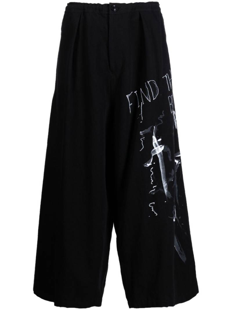 Y's slogan-print cropped trousers - Black von Y's