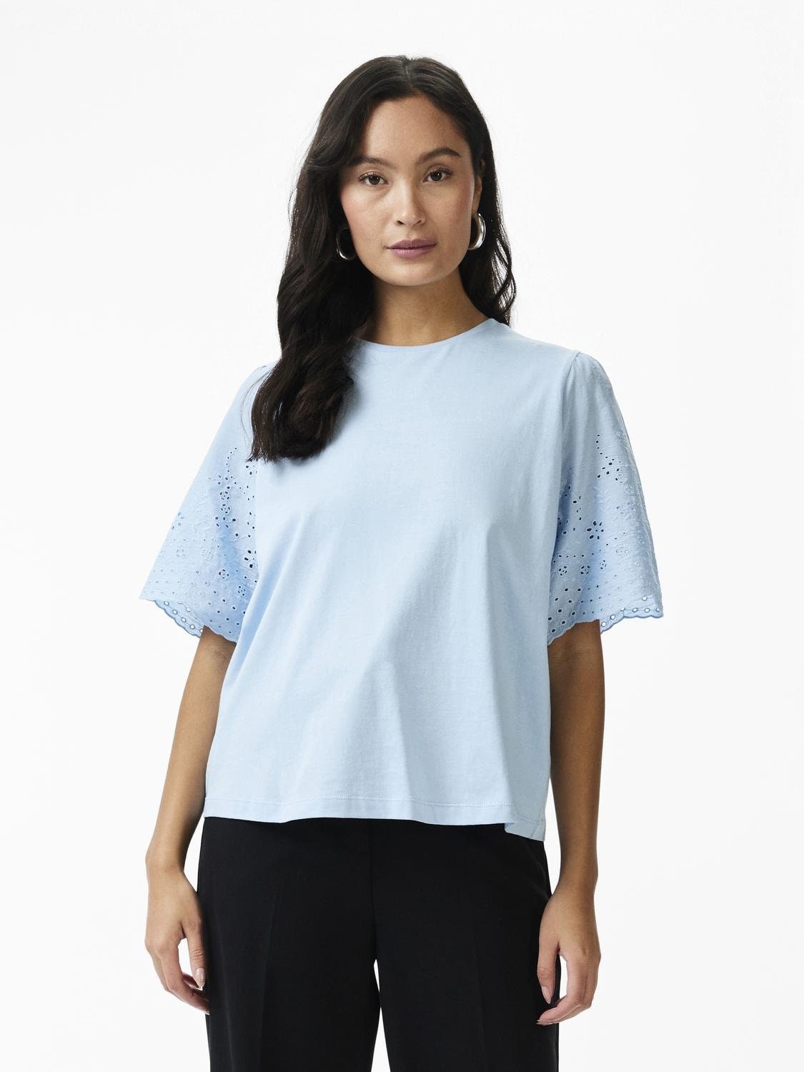 Y.A.S Kurzarmshirt »YASLEX SS TOP W. EMB SLEEVES S. NOOS«, mit Lochstickerei von Y.A.S