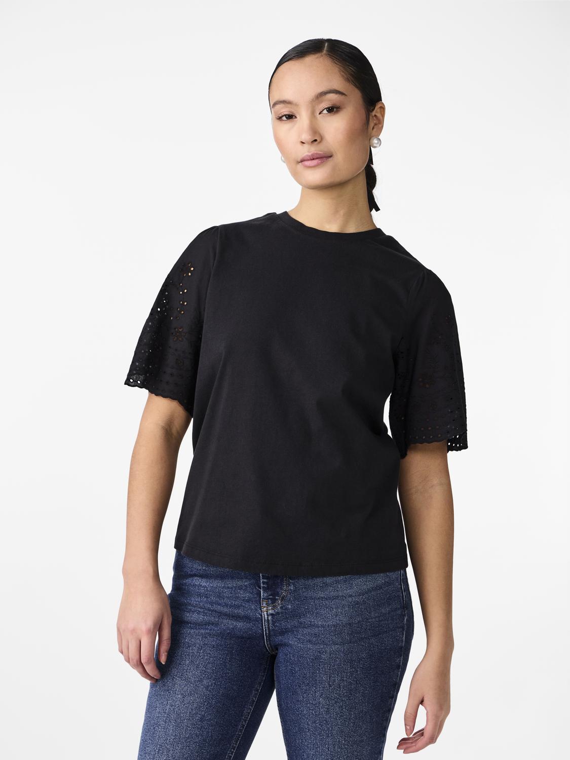 Y.A.S Kurzarmshirt »YASLEX SS TOP W. EMB SLEEVES S. NOOS«, mit Lochstickerei von Y.A.S