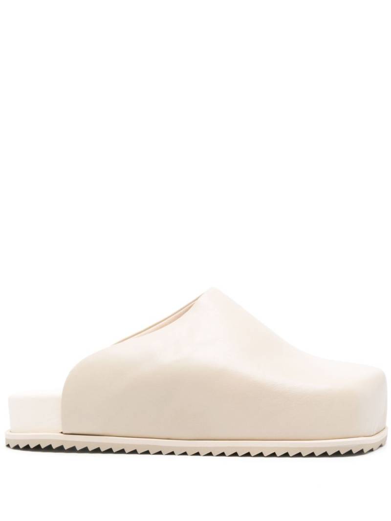 YUME YUME Truck leather slippers - Neutrals von YUME YUME