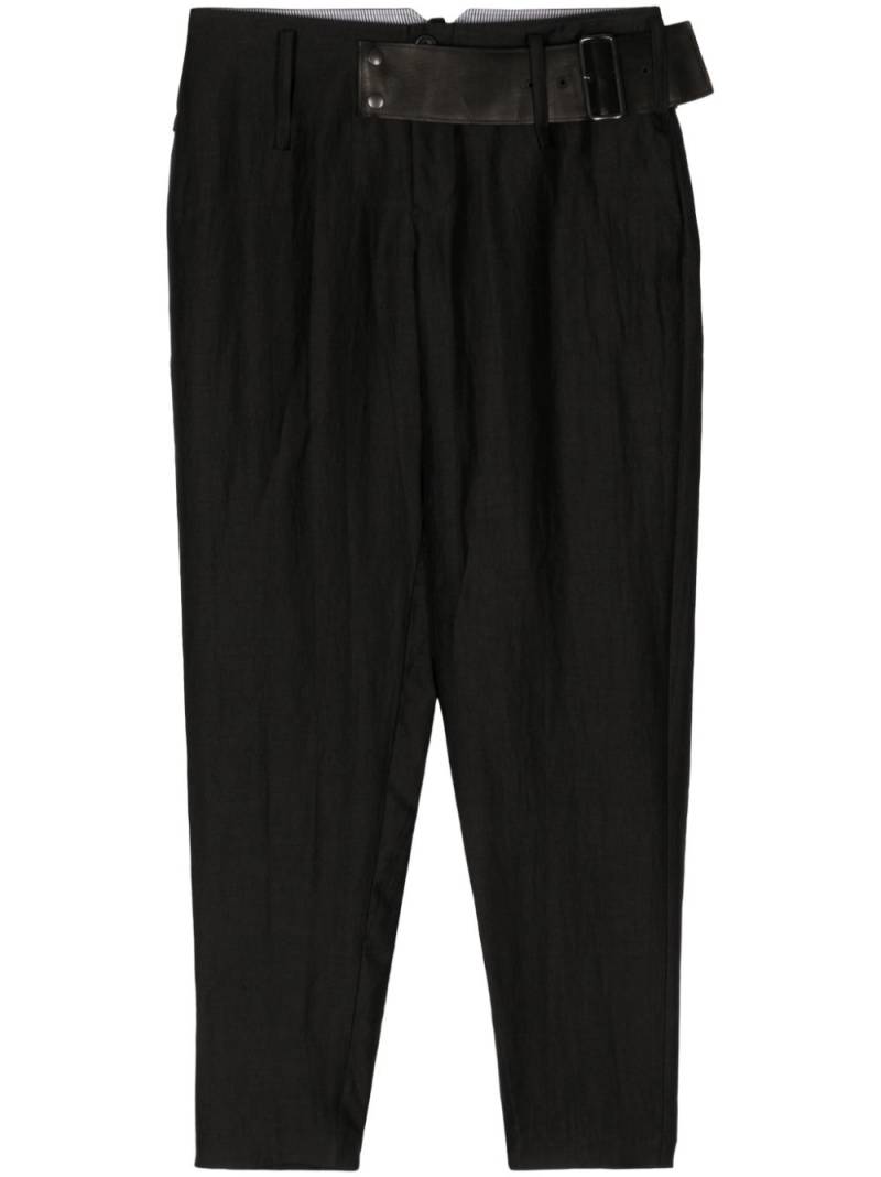 Yohji Yamamoto belted tapered trousers - Black von Yohji Yamamoto