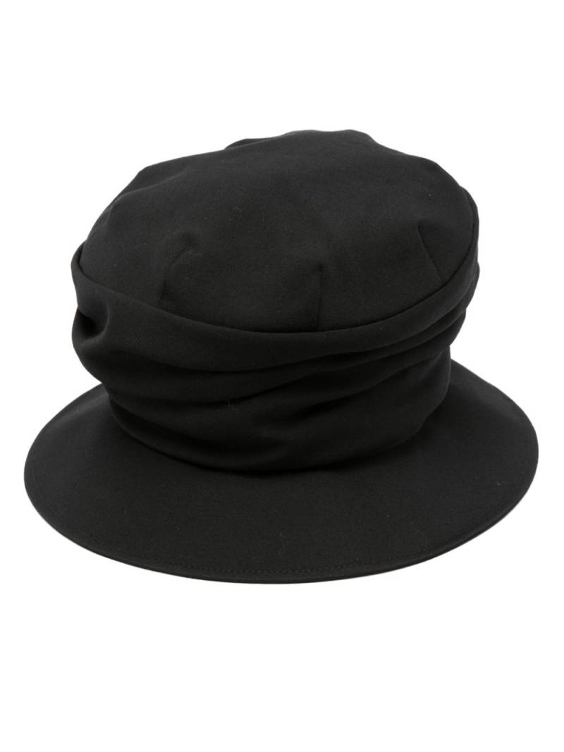 Yohji Yamamoto draped bucket hat - Black von Yohji Yamamoto