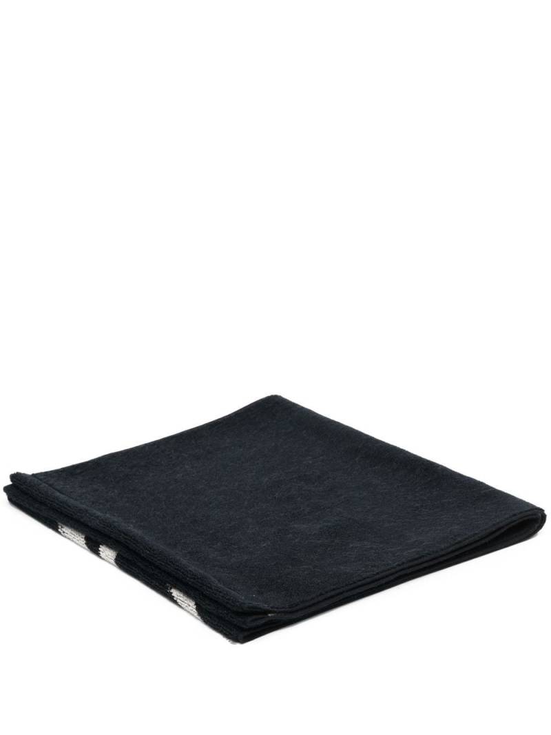 Yohji Yamamoto intarsia-logo towel - Black von Yohji Yamamoto