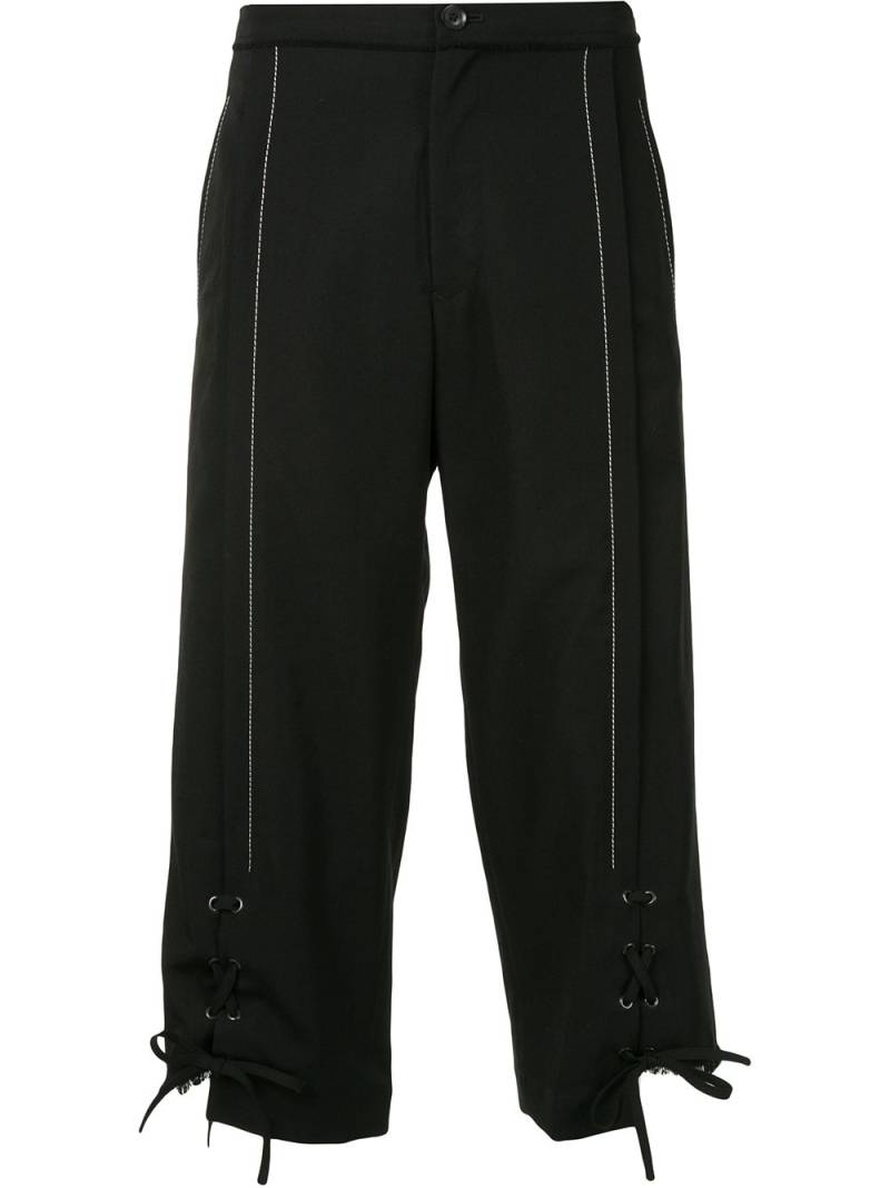 Yohji Yamamoto lace-up cropped trousers - Black von Yohji Yamamoto