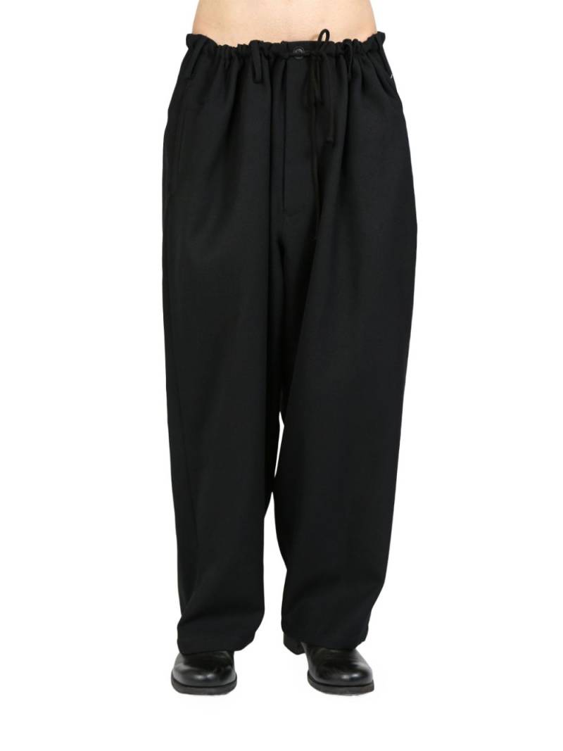 Yohji Yamamoto pleat-detailing flared trousers - Black von Yohji Yamamoto