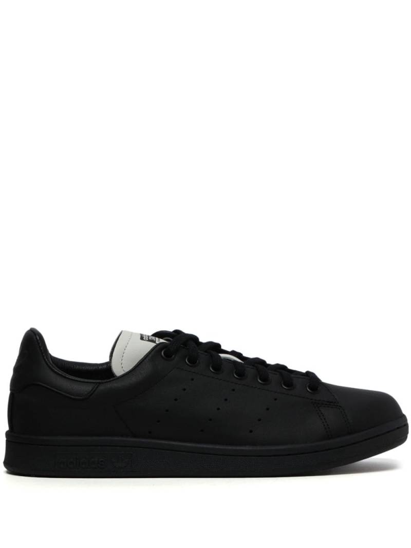 Yohji Yamamoto x adidas perforated leather sneakers - Black von Yohji Yamamoto