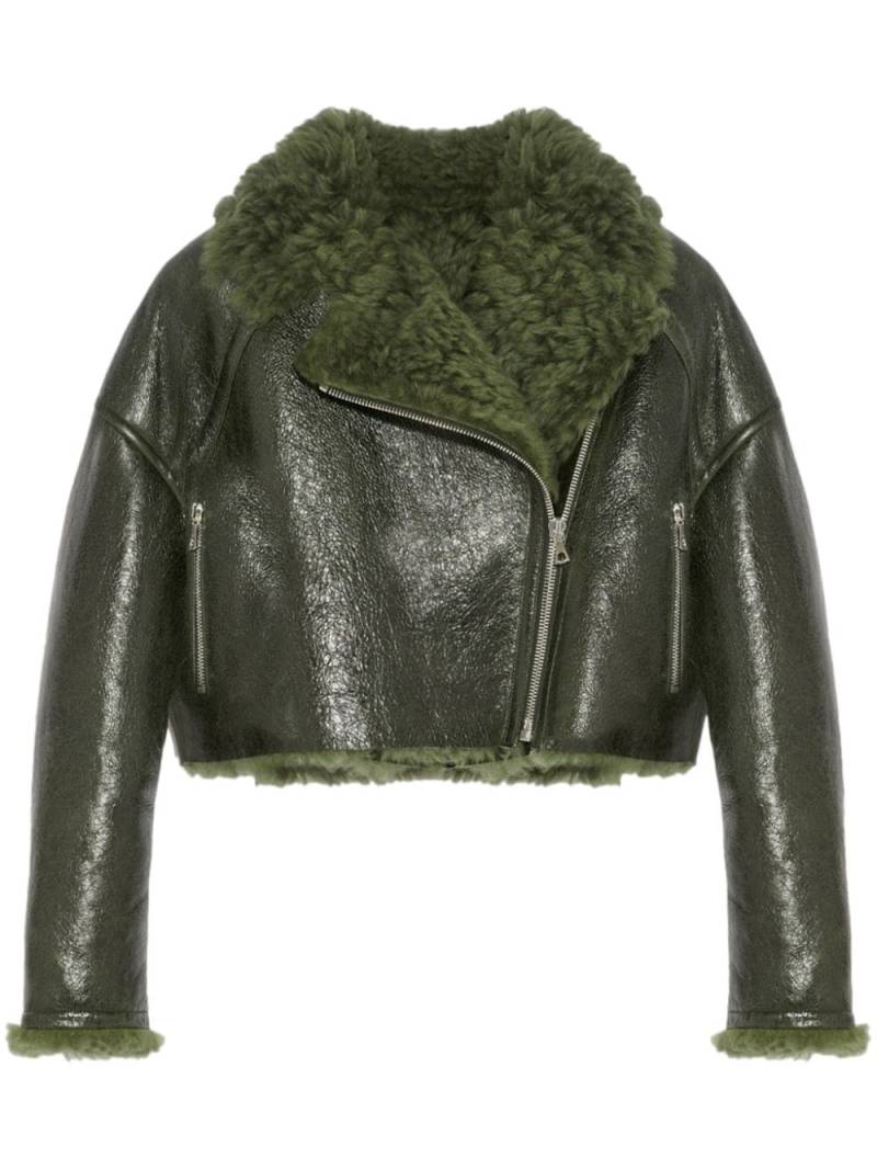 Yves Salomon patent-merino cropped biker jacket - Green von Yves Salomon