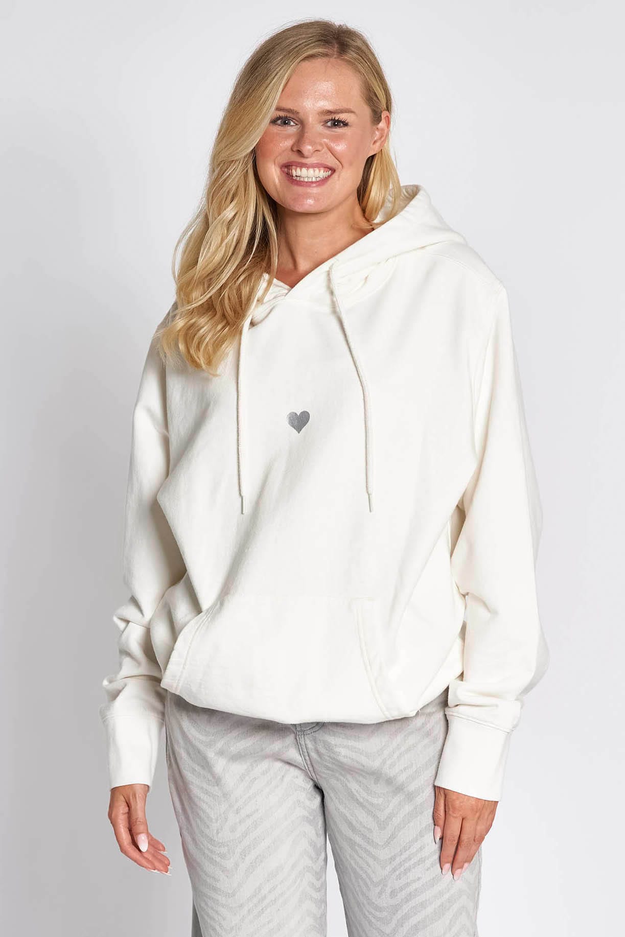 Zhrill Kapuzensweatshirt »ILLI«, mit Herz-Print und Kängurutasche Zhrill Kapuzensweatshirt »ILLI«, mit Herz-Print und Kängurutasche von Zhrill