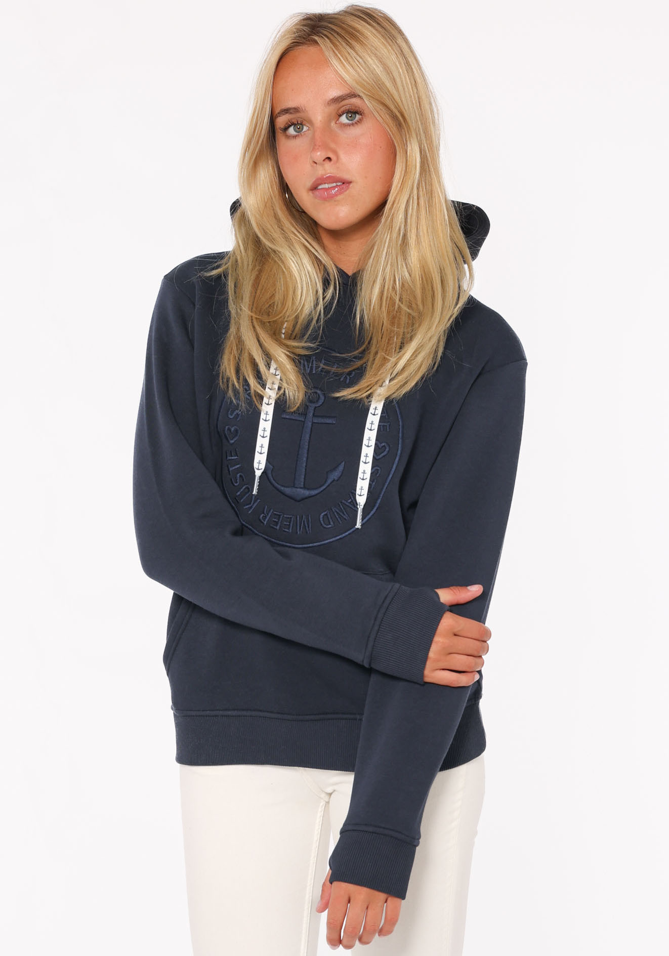 Zwillingsherz Hoodie »Strand Meer Küste«, mit Kapuze und gleichfarbig gesticktem Ankermotiv Zwillingsherz Hoodie »Strand Meer Küste«, mit Kapuze und gleichfarbig gesticktem Ankermotiv von Zwillingsherz