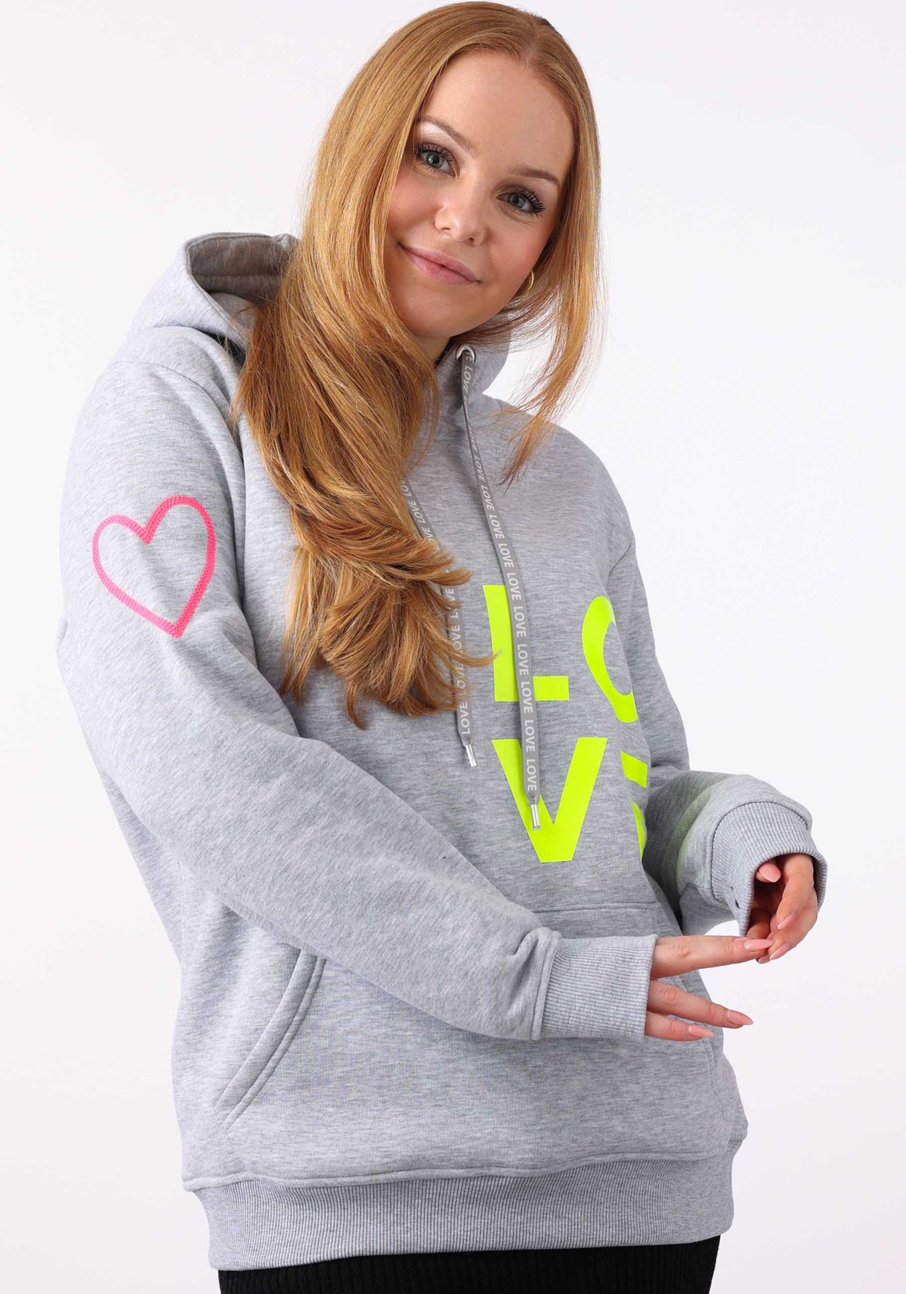 Zwillingsherz Kapuzensweatshirt, mit gesticktem Neon Herz am Ärmel und "Love" Schriftzug auf Kordel von Zwillingsherz