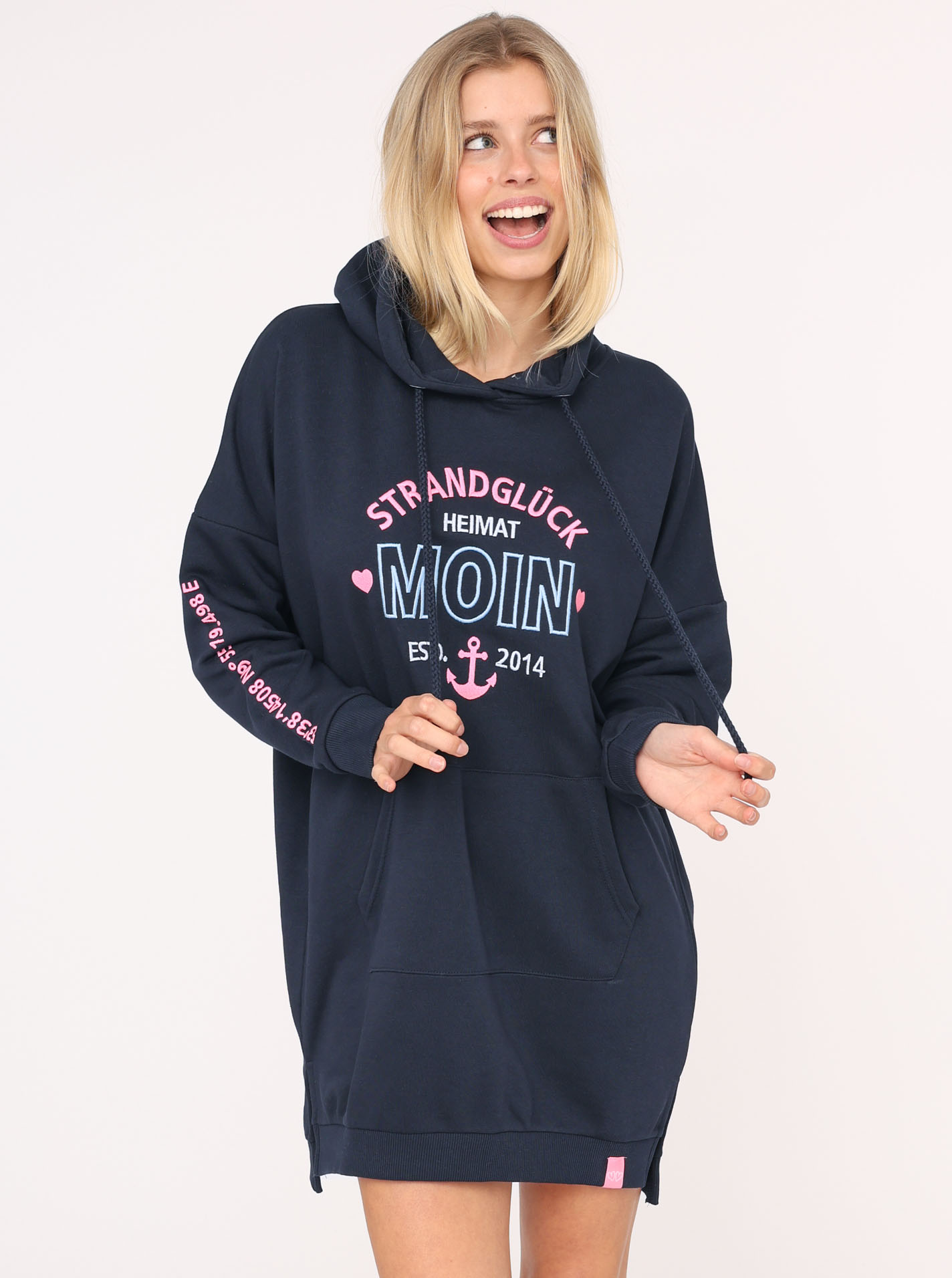 Zwillingsherz Sweatkleid »"Strandglück"«, mit Stickerei vorne und am Arm Zwillingsherz Sweatkleid »"Strandglück"«, mit Stickerei vorne und am Arm von Zwillingsherz