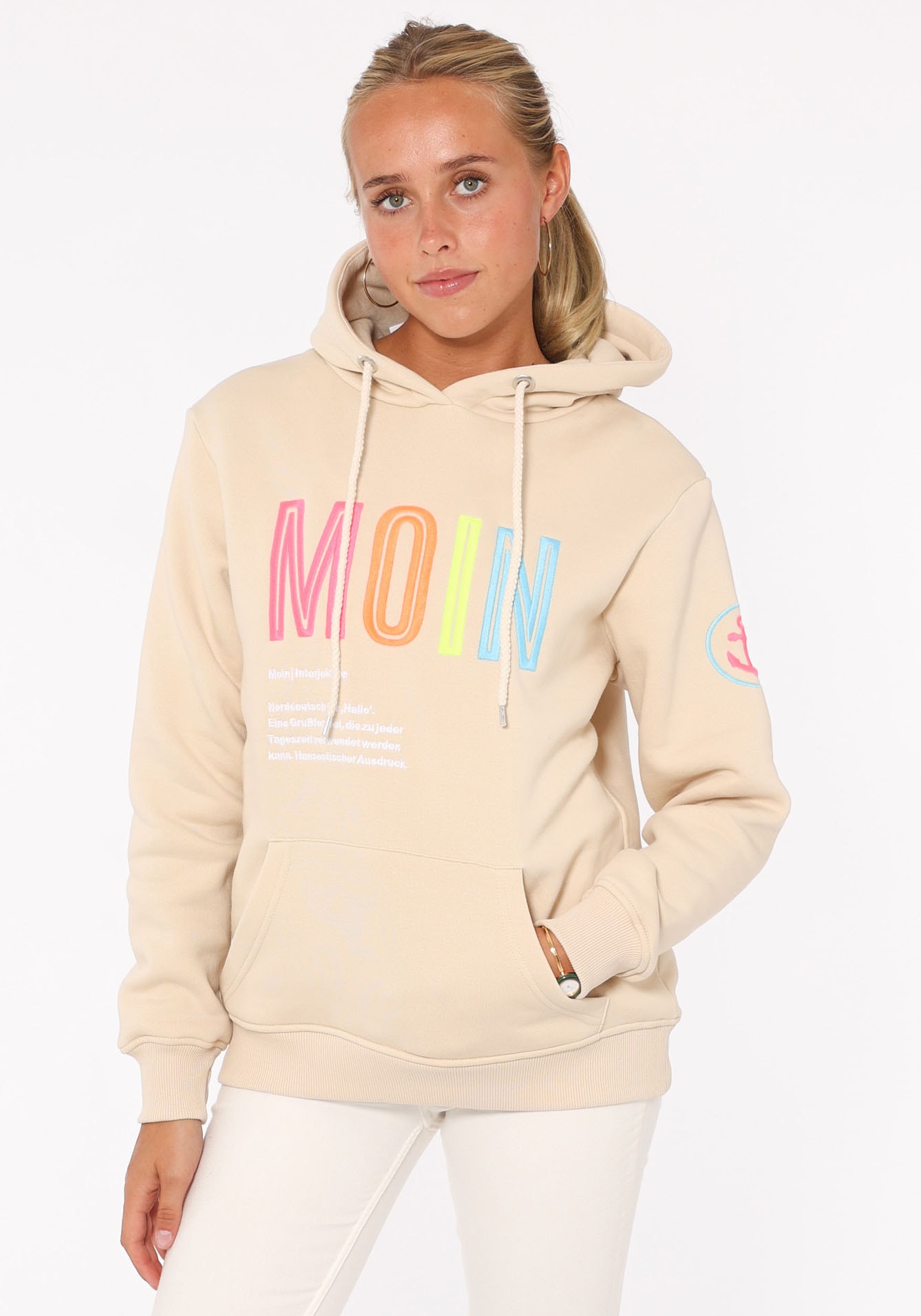 Zwillingsherz Sweatshirt, mit aufgesticktem „Moin“-Schriftzug in Neonfarben von Zwillingsherz