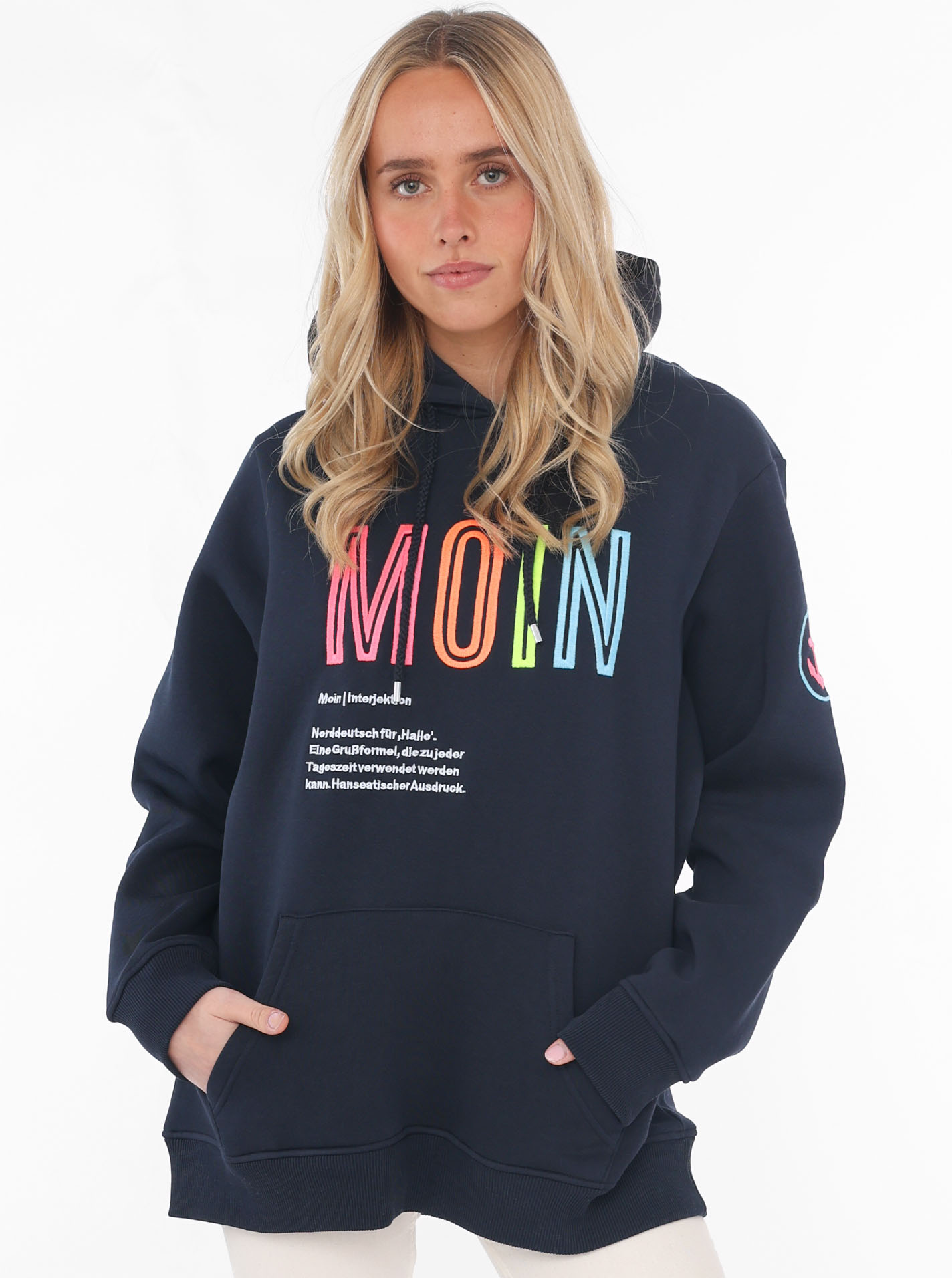 Zwillingsherz Sweatshirt, mit aufgesticktem „Moin“-Schriftzug in Neonfarben von Zwillingsherz