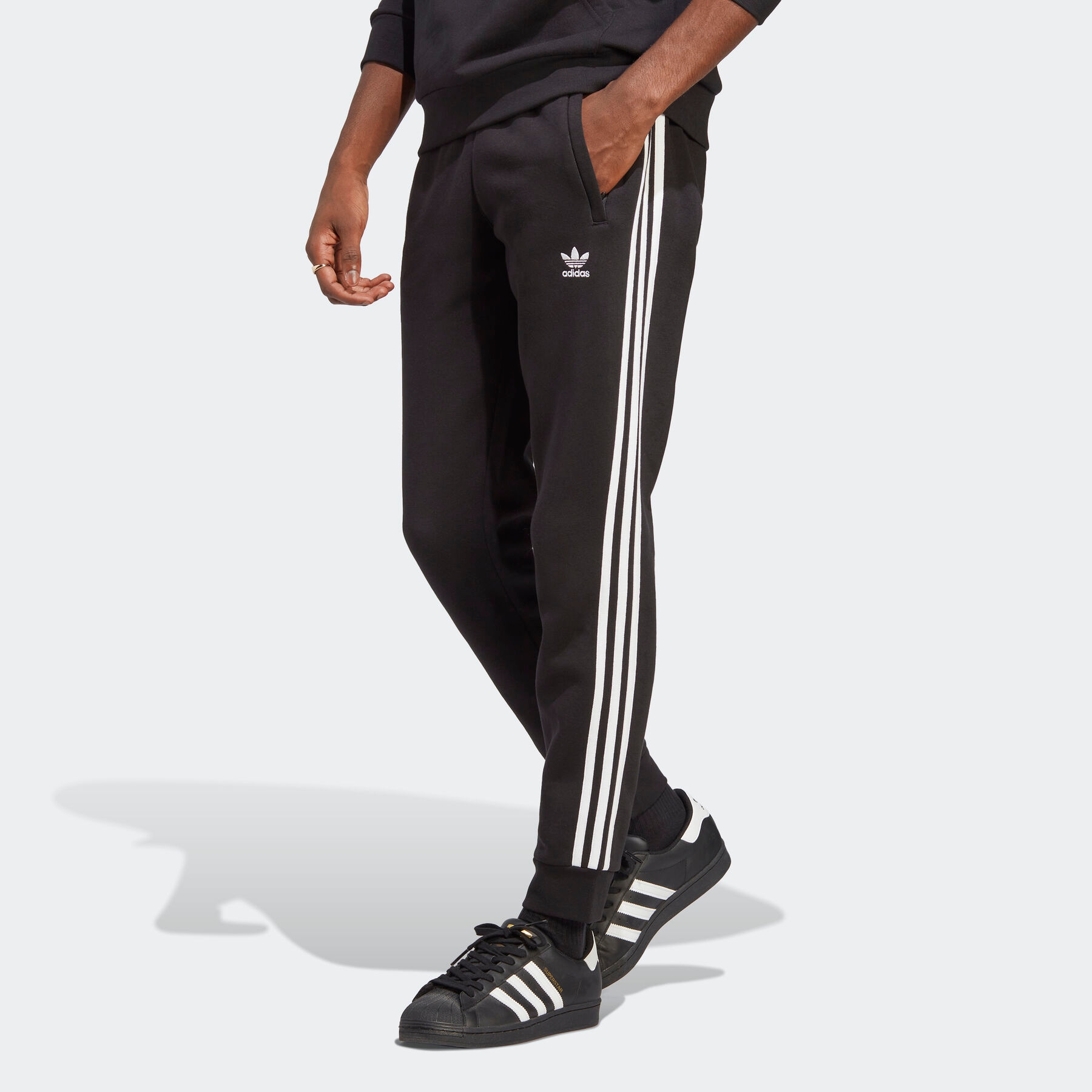 adidas Originals Sporthose »ADICOLOR CLASSICS 3STREIFEN HOSE«, (1 tlg.), Klassische Adicolor drei Streifen Jogginghose adidas Originals Sporthose »ADICOLOR CLASSICS 3STREIFEN HOSE«, (1 tlg.), Klassische Adicolor drei Streifen Jogginghose von adidas Originals