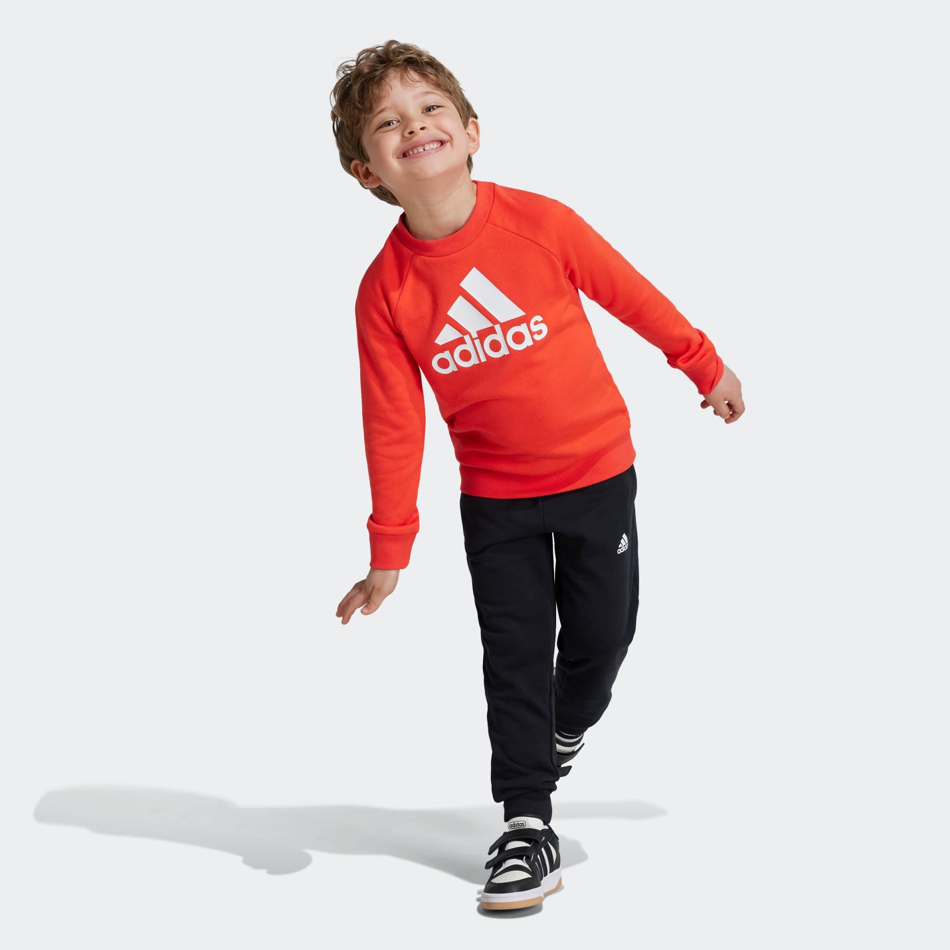 adidas Sportswear Trainingsanzug »ESSENTIALS LOGO FRENCH TERRY JOGGINGANZUG«, (2 tlg.) von adidas Sportswear