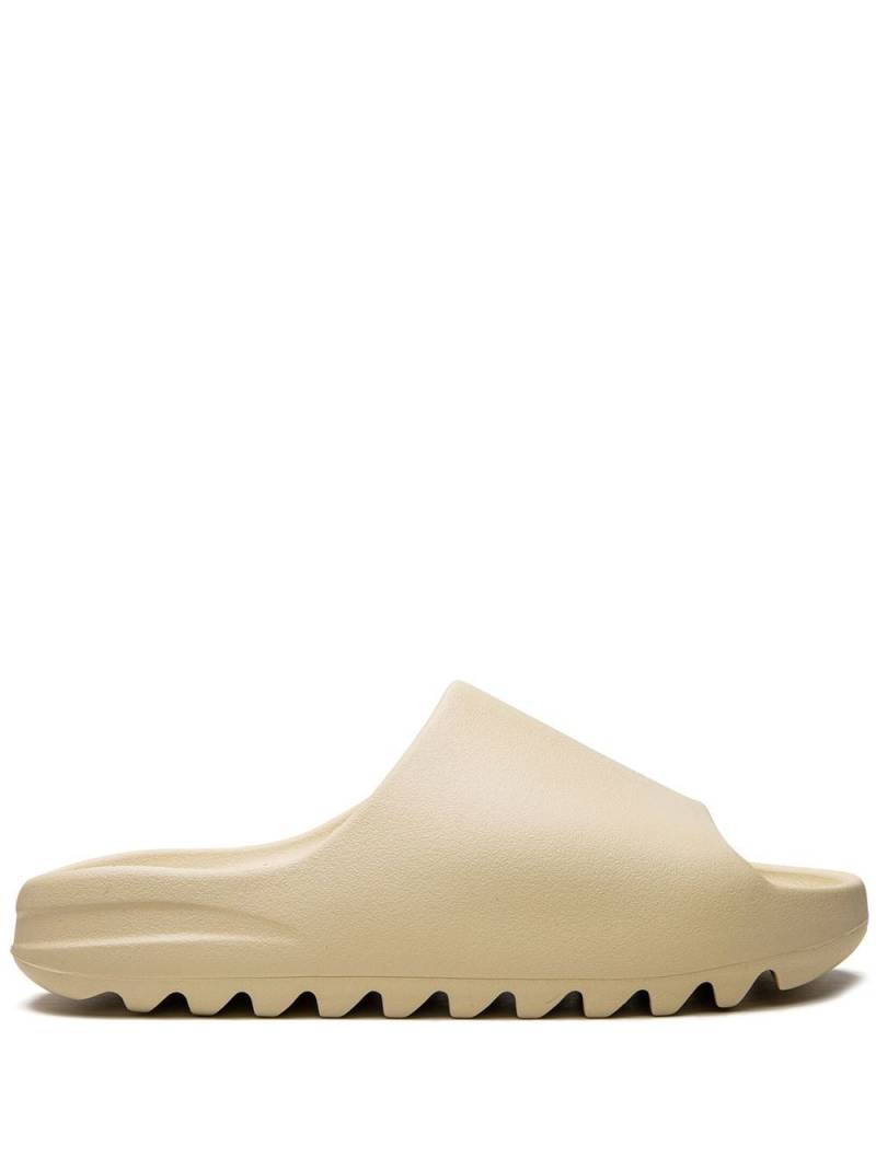 adidas Yeezy YEEZY "Bone (2022 Restock)" slides - Brown von adidas Yeezy