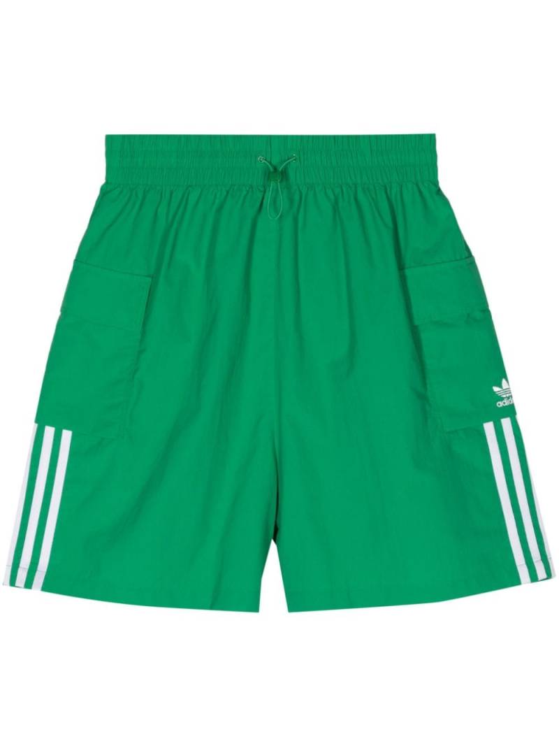 adidas 3 stripes cargo track shorts - Green von adidas