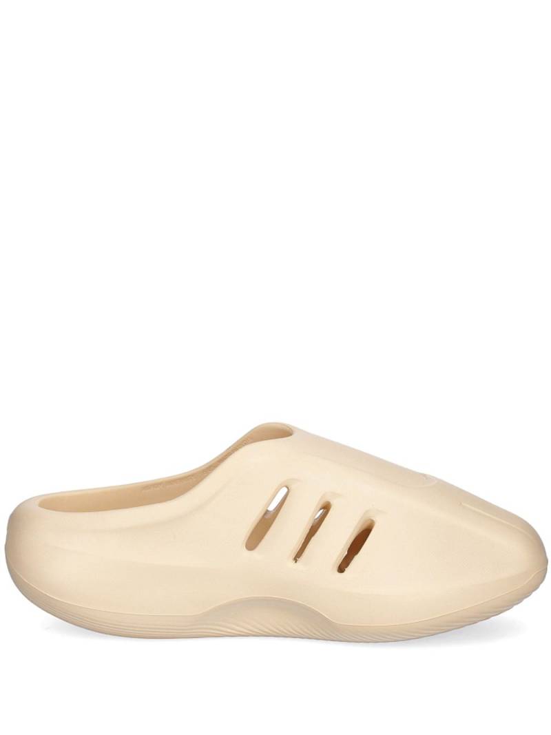 adidas Adifom IIInfinity round-toe slippers - Neutrals von adidas