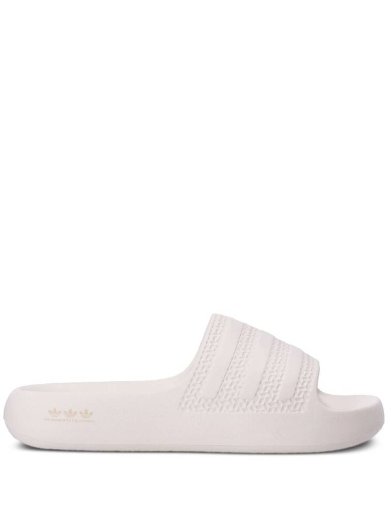 adidas Adilette Ayoon slides - White von adidas