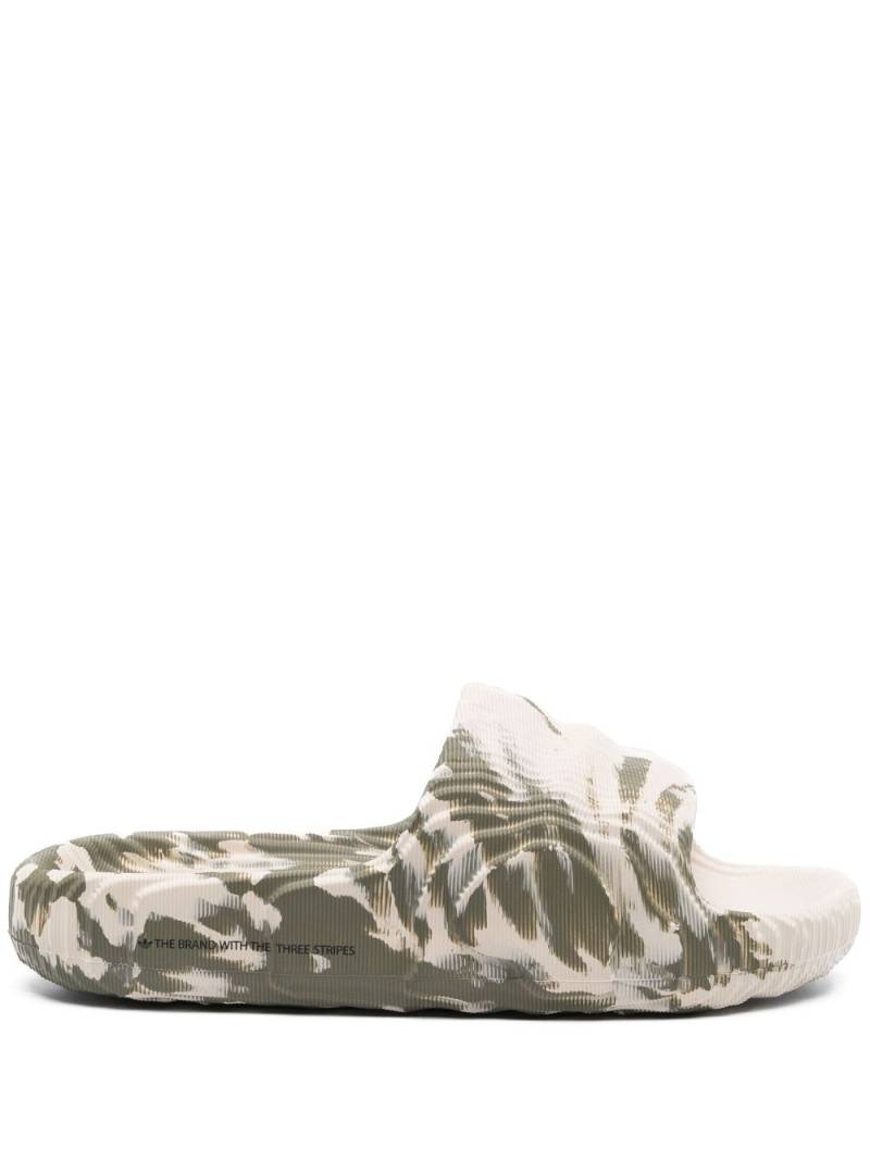 adidas Adilette camouflage-print slides - Green von adidas