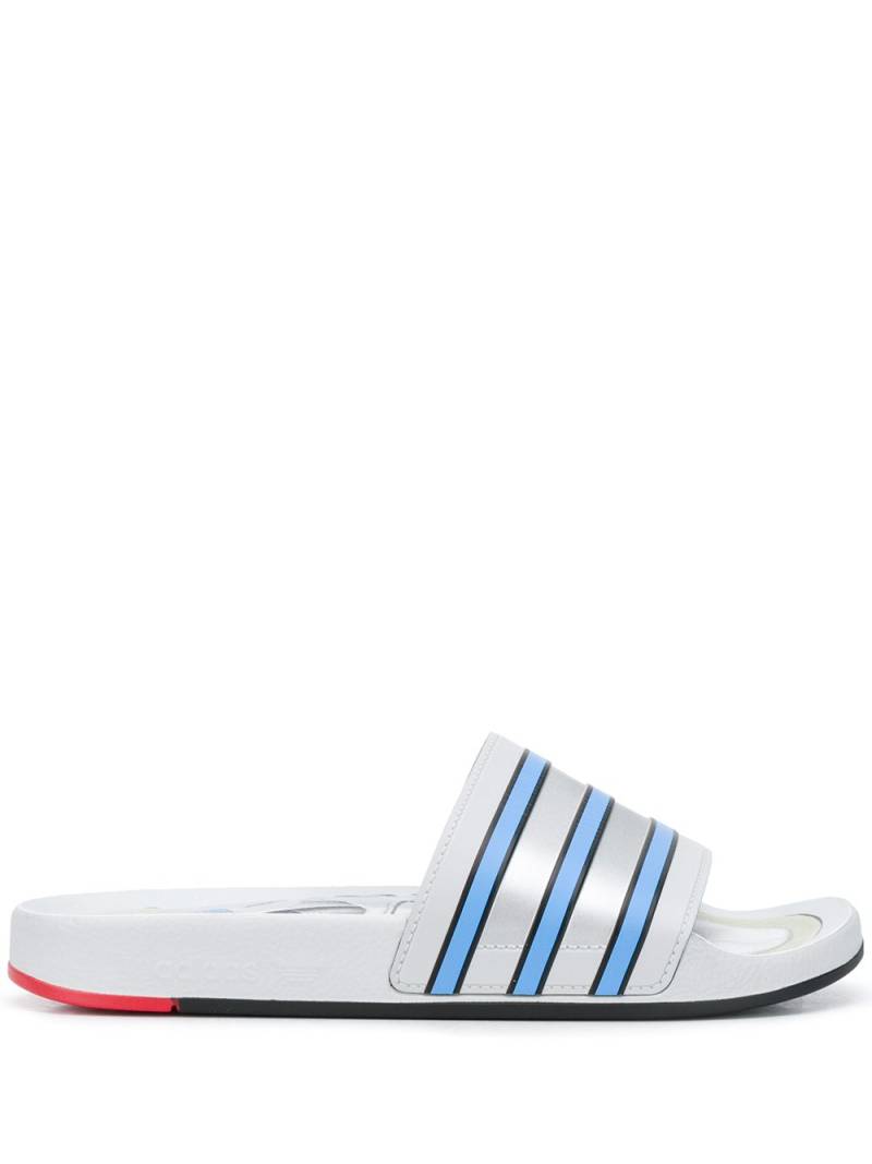 adidas Adilette stripe sliders - Silver von adidas