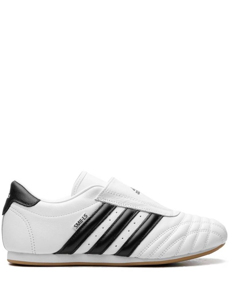 adidas Taekwondo "Cloud White/Core Black/Gum" sneakers von adidas