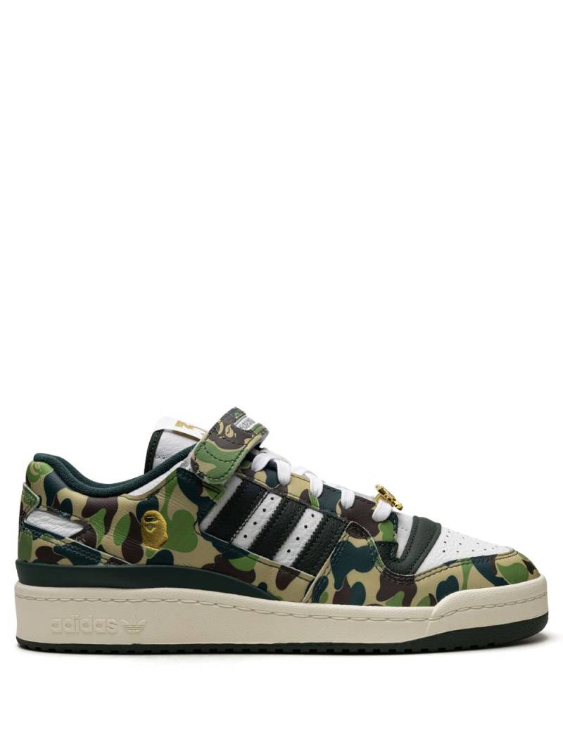 adidas x BAPE Forum 84 Low "30th Anniversary Green Camo" sneakers von adidas