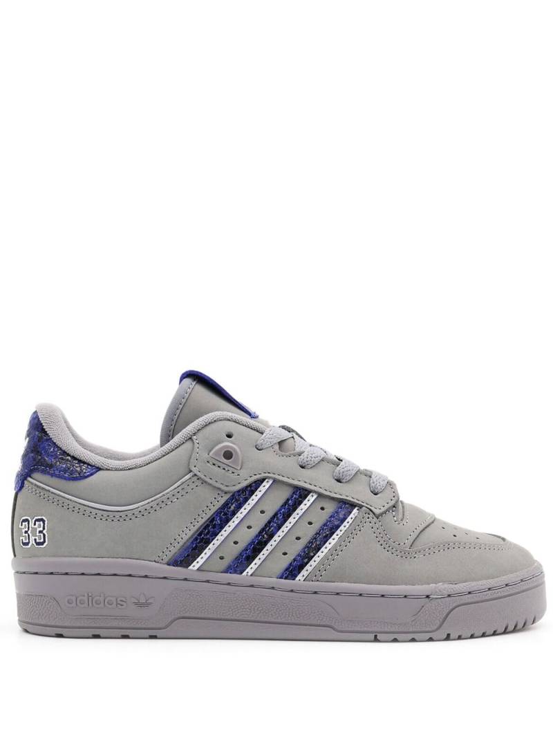 adidas x atmos Rivalry Low 86 "Georgetown" sneakers - Grey von adidas