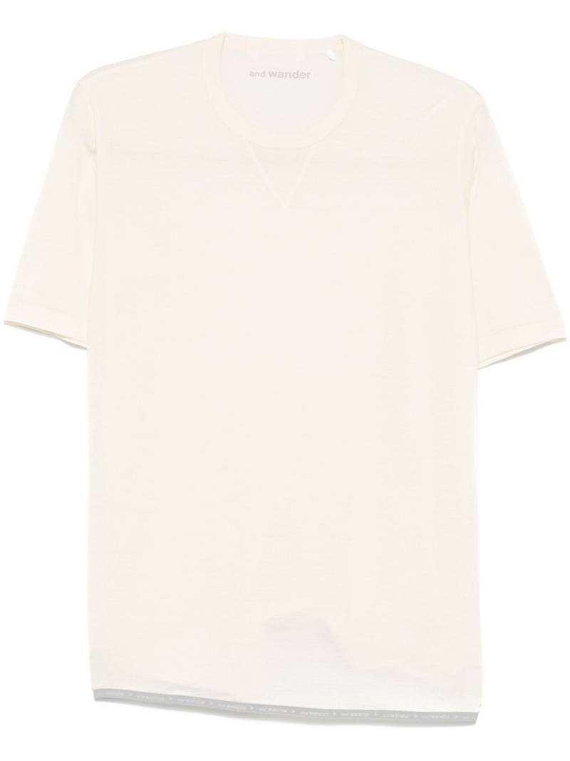 and Wander wool T-shirt - Neutrals von and Wander