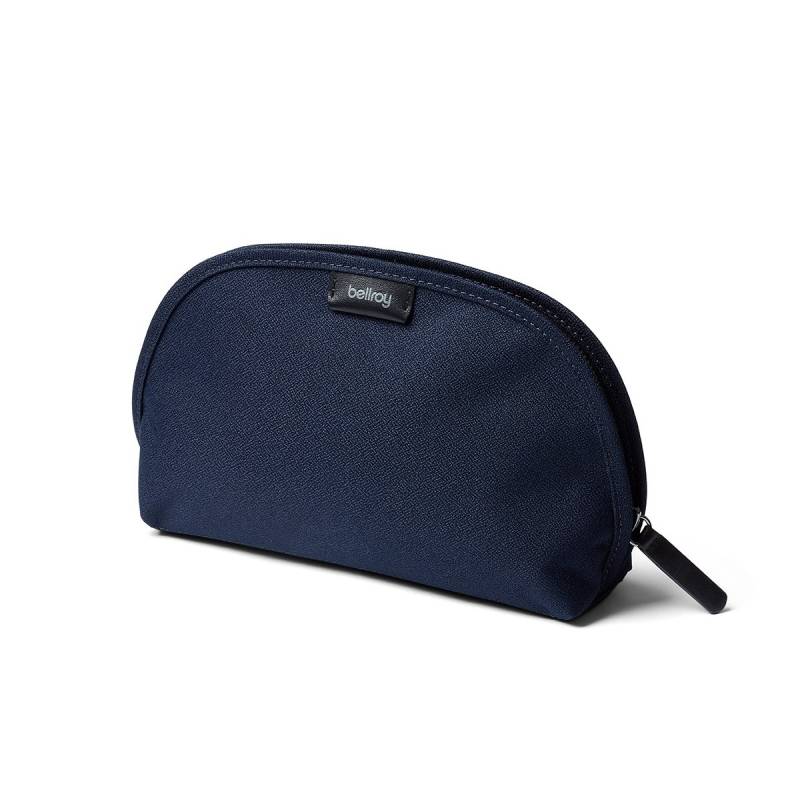 Classic Pouch Navy von bellroy