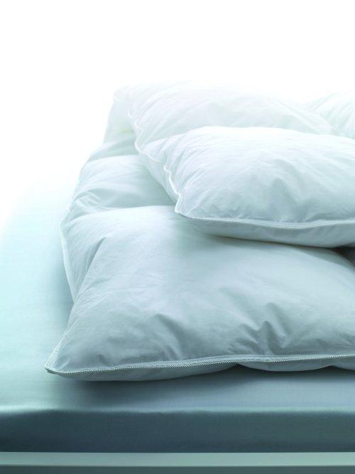 billerbeck Einziehdecke »Saas Fee 100«, normal, Füllung 100% neue, reine, europäische, grossflockige Gänsedaunen, weiss, VSB-Norm, Bezug 100% Baumwolle, Batiste supérieure mit SanProCare-Veredelung, Öko-Tex Standard 100, (1 St.) billerbeck Einziehdecke »Saas Fee 100«, normal, Füllung 100% neue, reine, europäische, grossflockige Gänsedaunen, weiss, VSB-Norm, Bezug 100% Baumwolle, Batiste supérieure mit SanProCare-Veredelung, Öko-Tex Standard 100, (1 St.) von billerbeck
