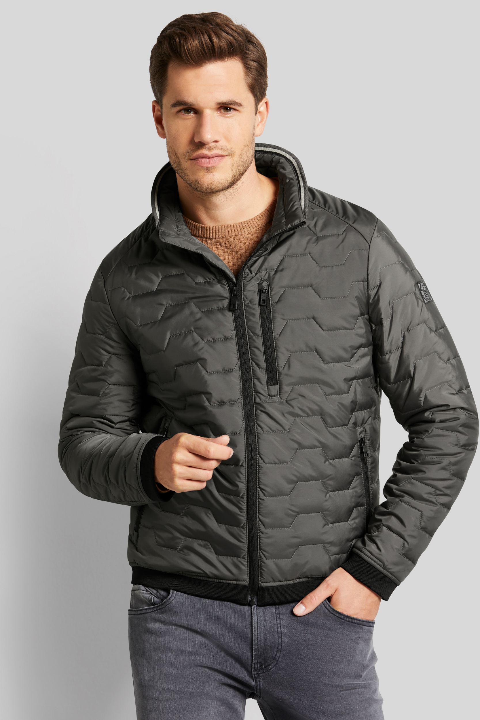 bugatti Blouson, ohne Kapuze, mit modernem Stehkragen bugatti Blouson, ohne Kapuze, mit modernem Stehkragen von bugatti
