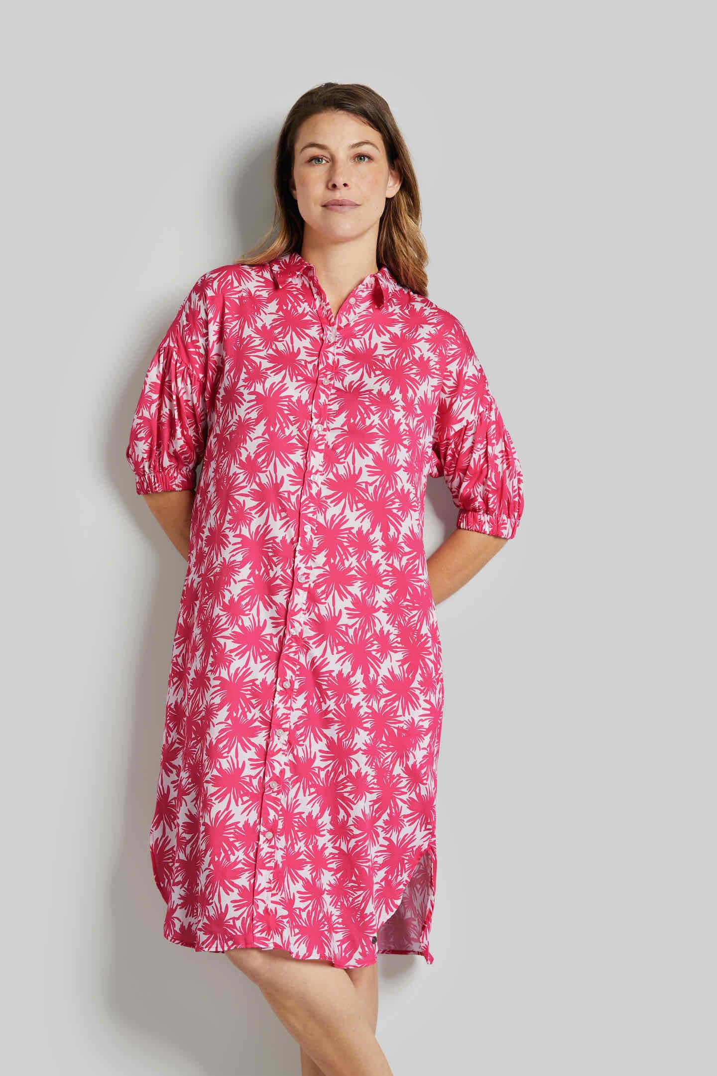 bugatti Sommerkleid, mit Seitenschlitzen bugatti Sommerkleid, mit Seitenschlitzen von bugatti