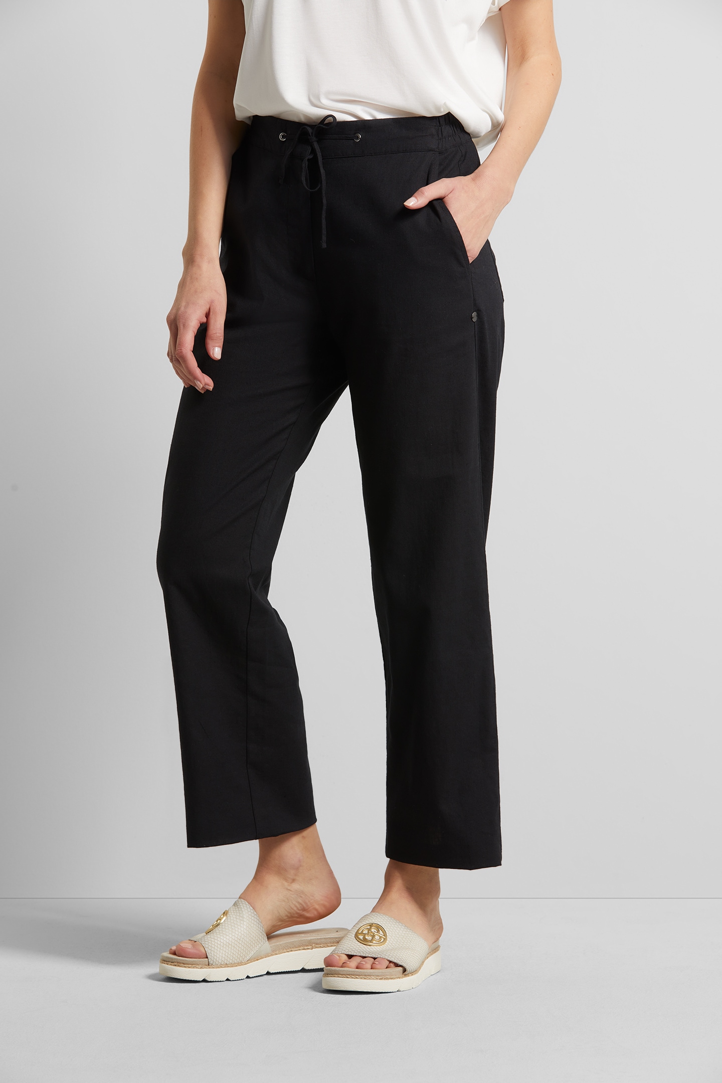 bugatti Stoffhose, mit Kordelzug und elastischem Bund bugatti Stoffhose, mit Kordelzug und elastischem Bund von bugatti