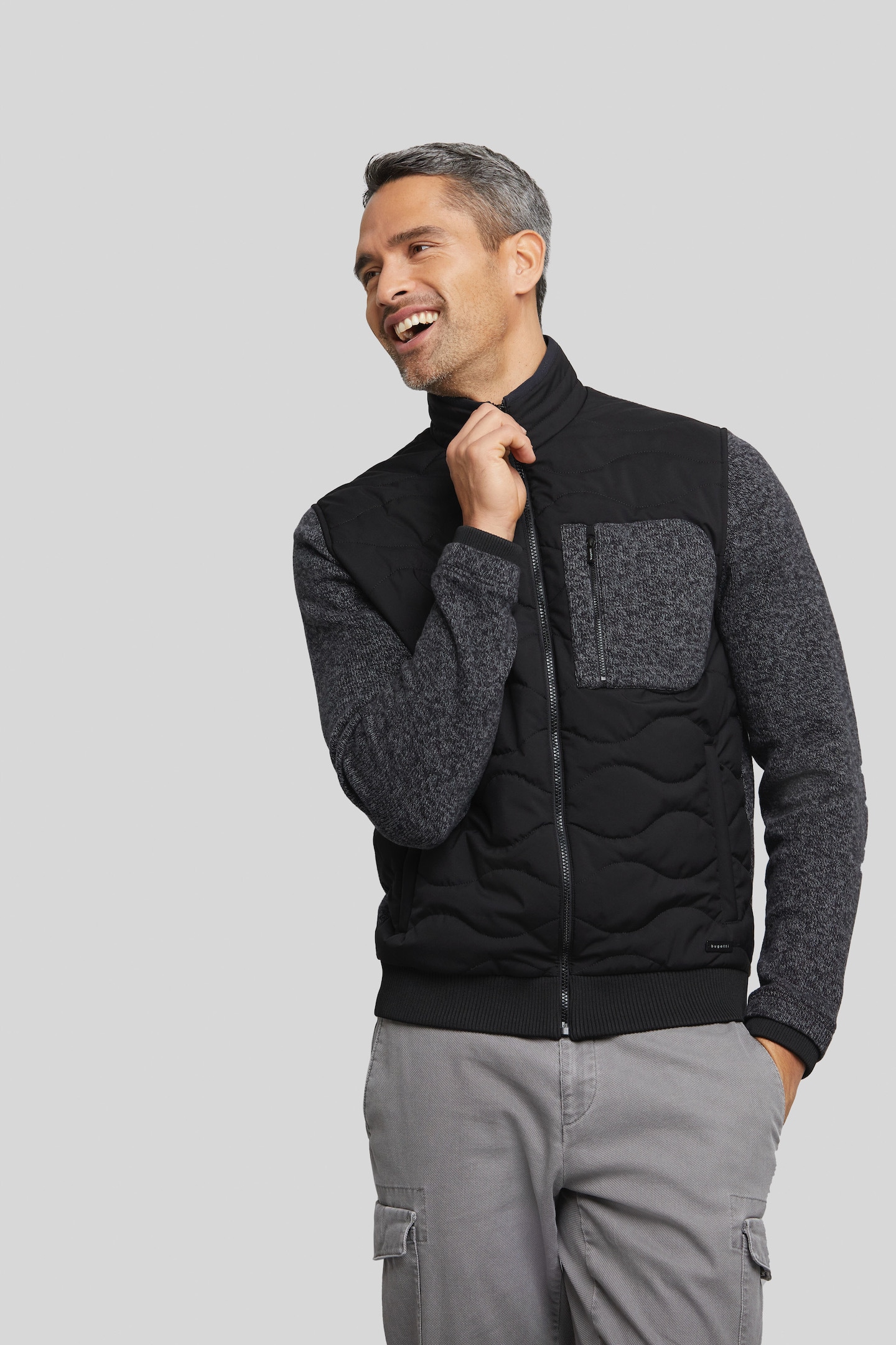 bugatti Sweatjacke, mit Brusttasche bugatti Sweatjacke, mit Brusttasche von bugatti