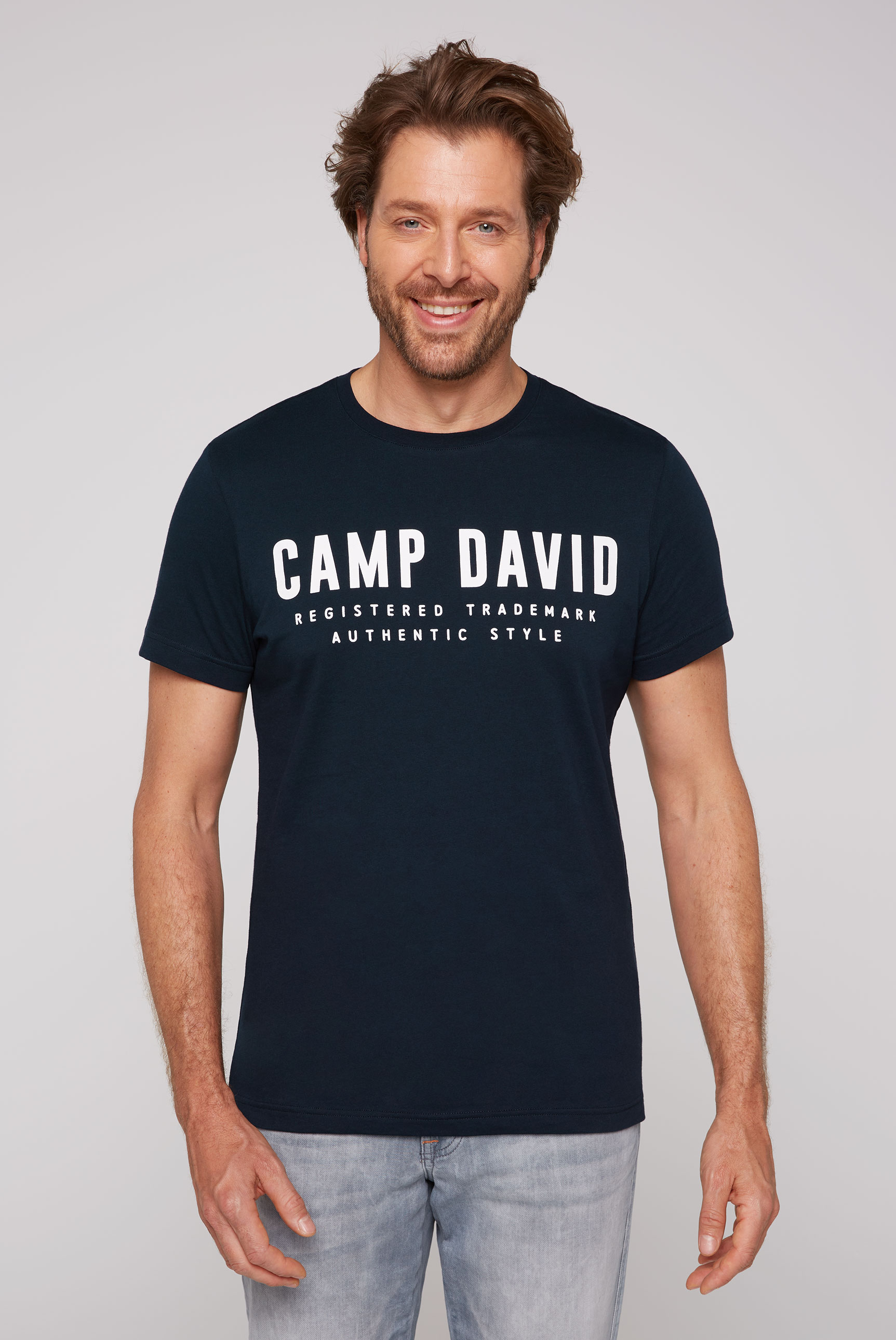 CAMP DAVID T-Shirt, mit Logo Print auf der Vorderseite CAMP DAVID T-Shirt, mit Logo Print auf der Vorderseite von camp david