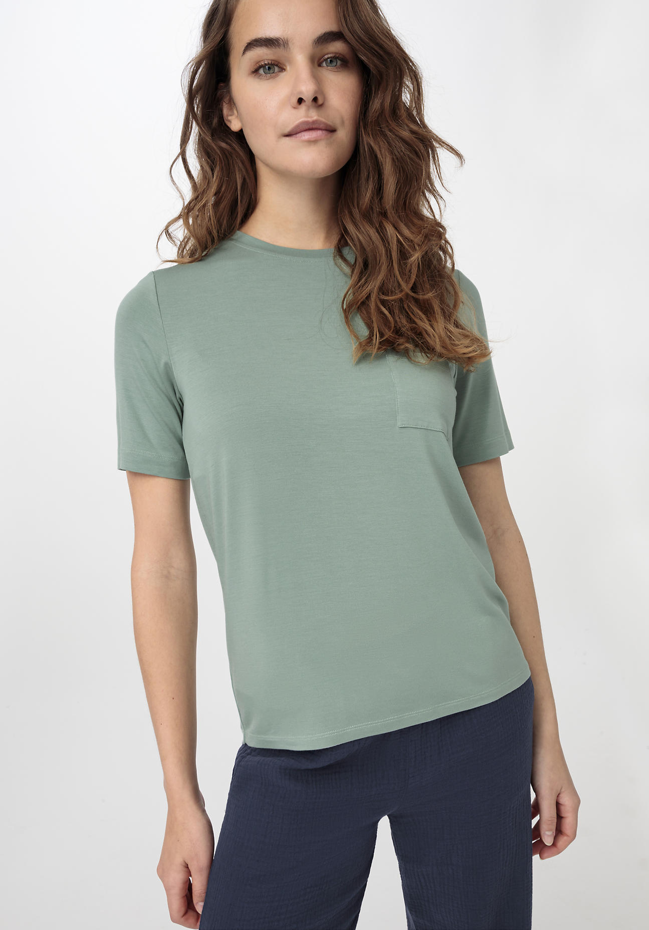 hessnatur Damen Halbarm Schlafshirt aus Tencel™Modal - grün Grösse40 von hessnatur