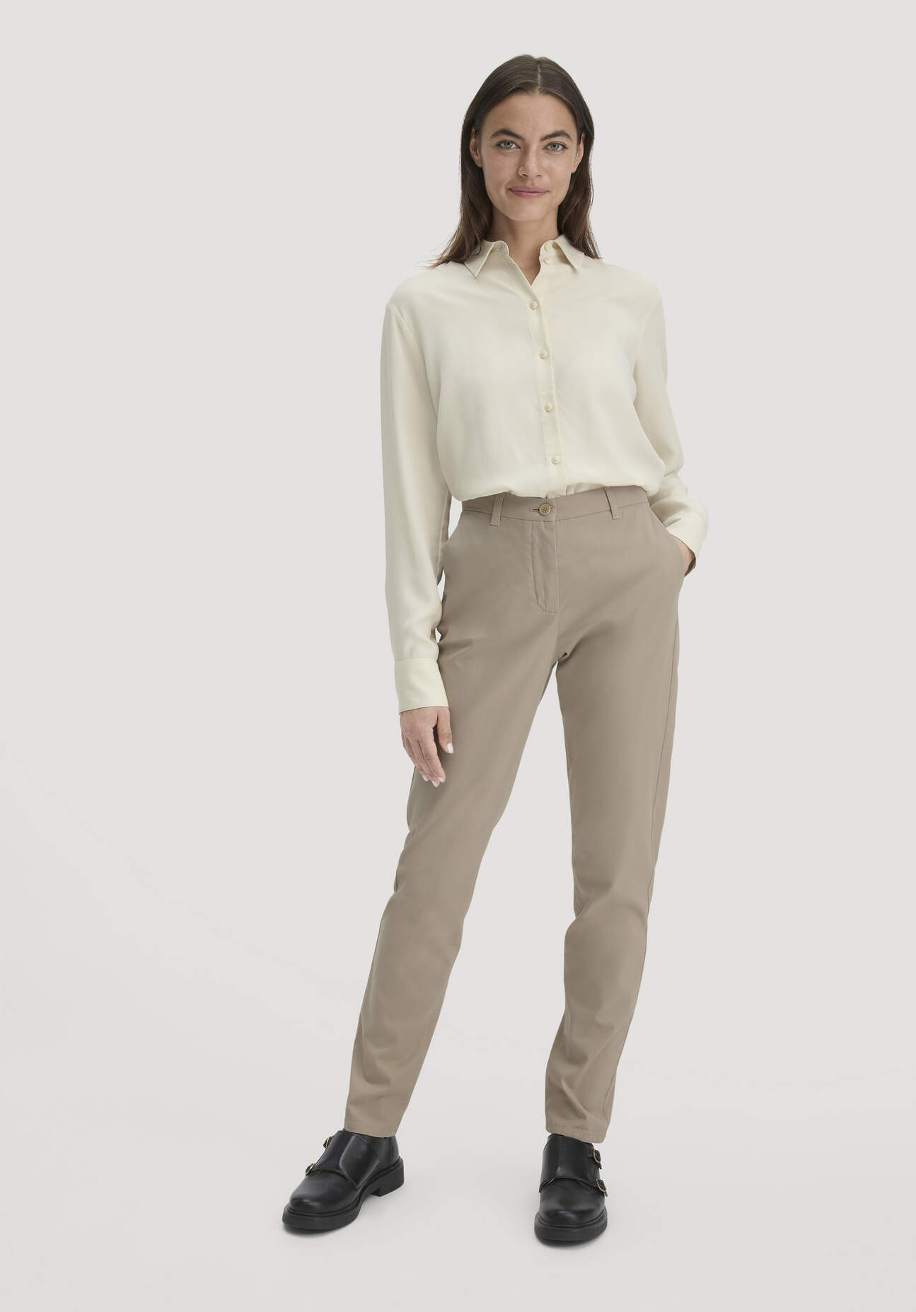 hessnatur Damen Chino Regular aus Bio-Baumwolle - beige Grösse34 von hessnatur