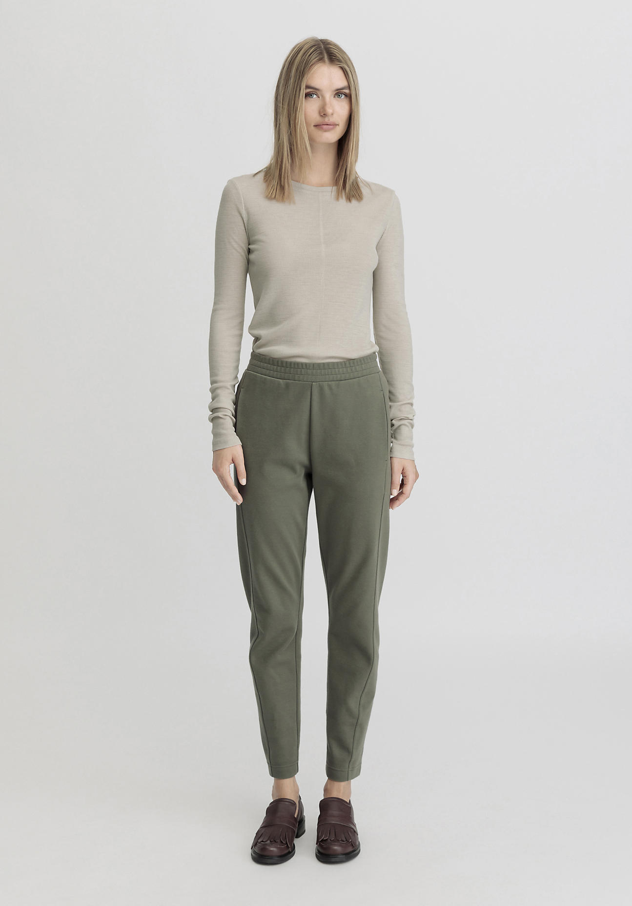 hessnatur Damen Jersey Hose Regular aus Bio-Baumwolle - grün Grösse40 von hessnatur