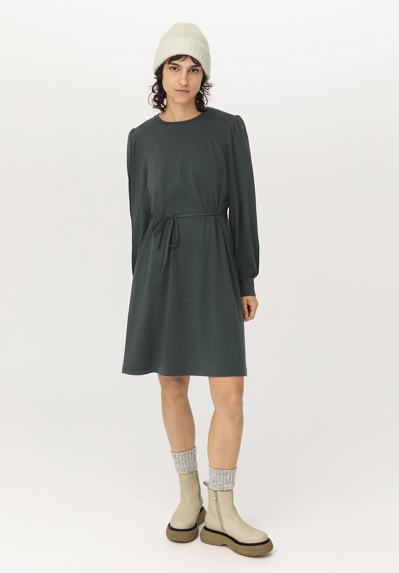 hessnatur Damen Mini-Kleid aus Bio-Baumwolle mit Bio-Merinowolle - grün Grösse42 von hessnatur