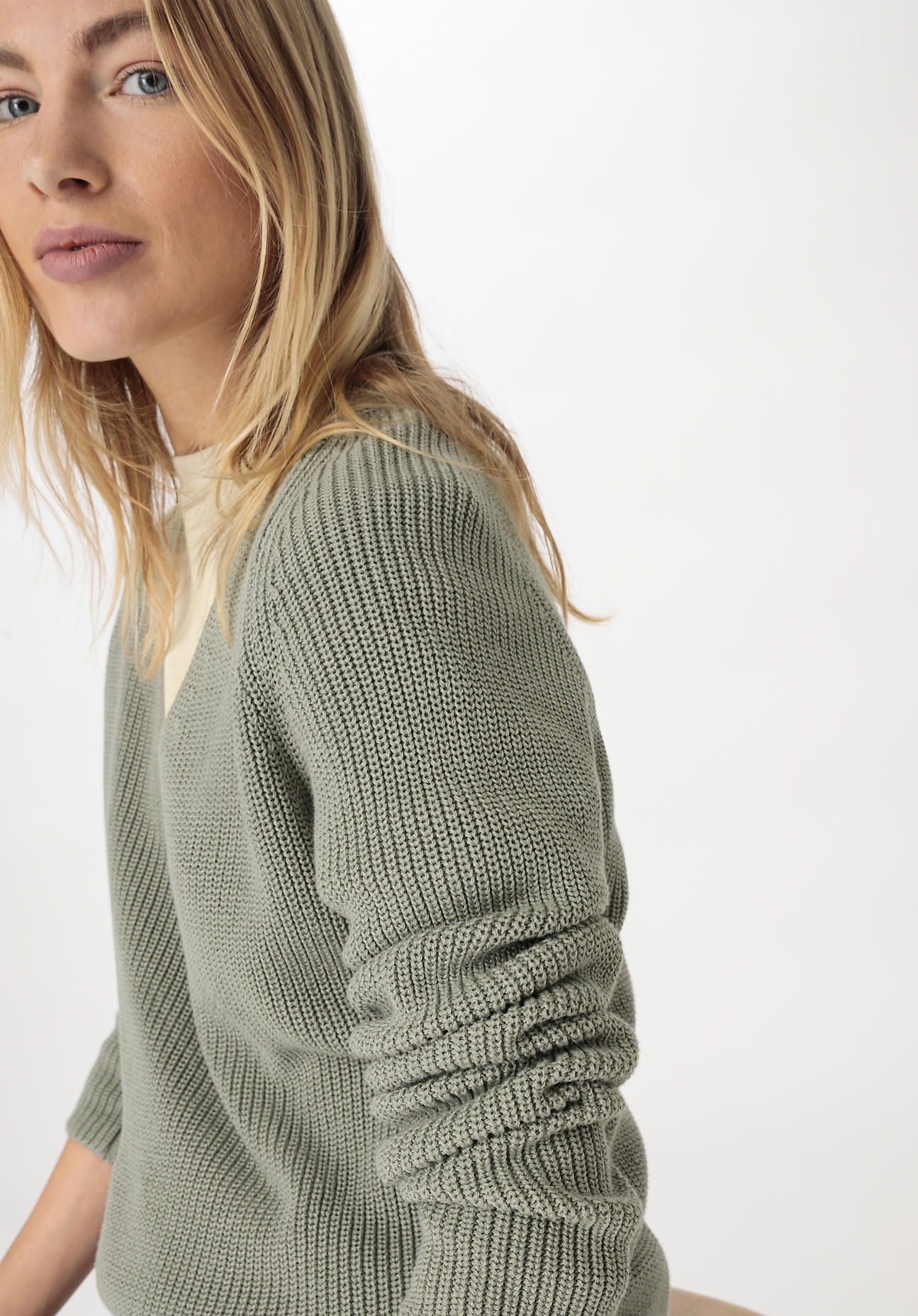 hessnatur Damen Pullover Regular aus Bio-Baumwolle - grün Grösse40 von hessnatur