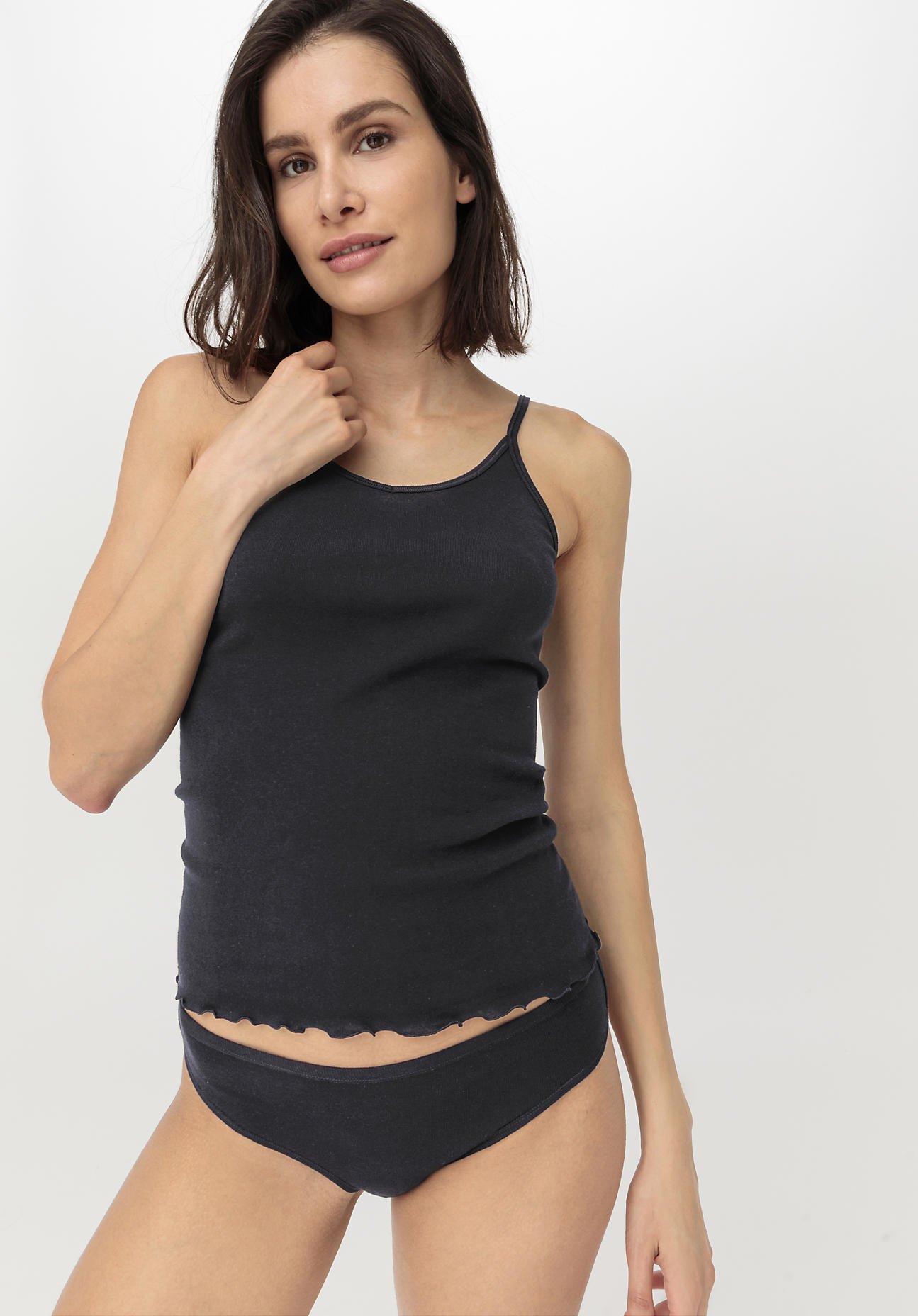 hessnatur Damen Spaghetti Top Fitted im PURE NATURE aus Bio-Baumwolle - schwarz Grösse42 von hessnatur