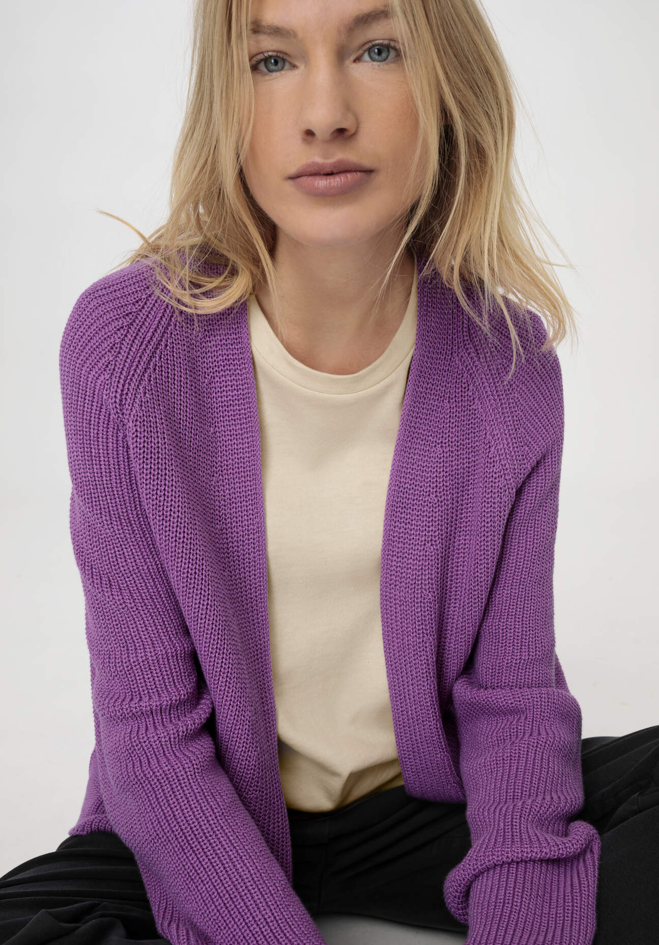 hessnatur Damen Strickjacke Regular aus Bio-Baumwolle - lila Grösse40 hessnatur Damen Strickjacke Regular aus Bio-Baumwolle - lila Grösse40 von hessnatur