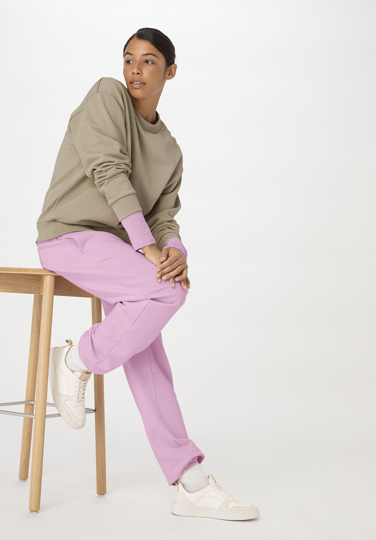 hessnatur Damen Sweat-Hose Relaxed aus Bio-Baumwolle - rosa Grösse38 von hessnatur